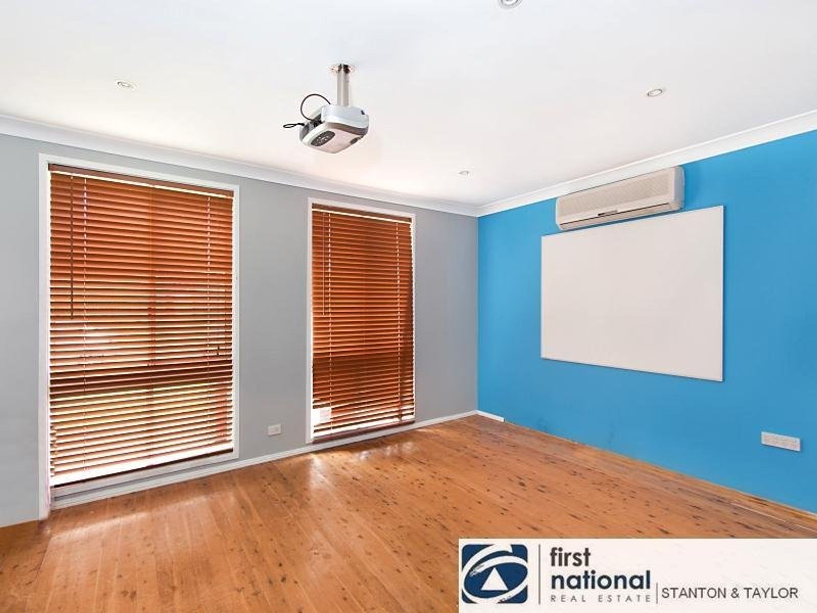 9 CARNATION Place, Claremont Meadows - Thumbnail 2