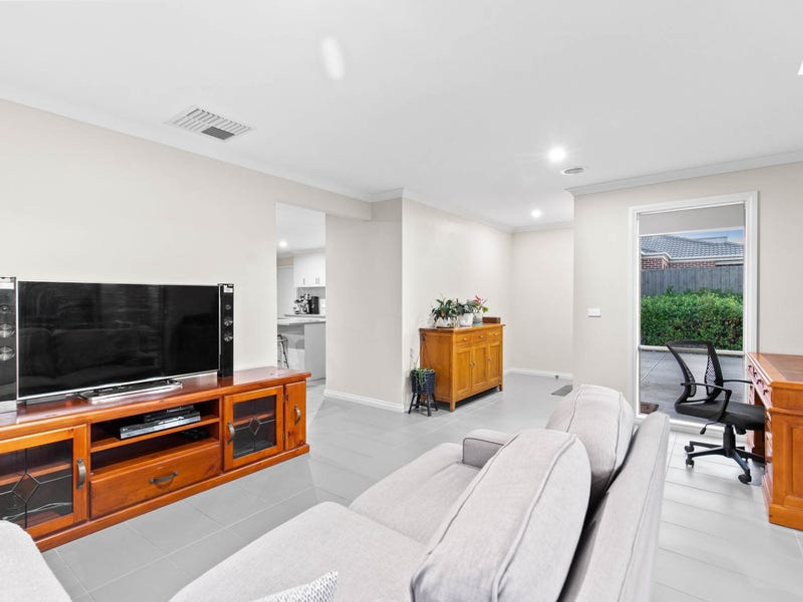 11 Stockhaven Circuit, Langwarrin, VIC 3910, Langwarrin - Thumbnail 3