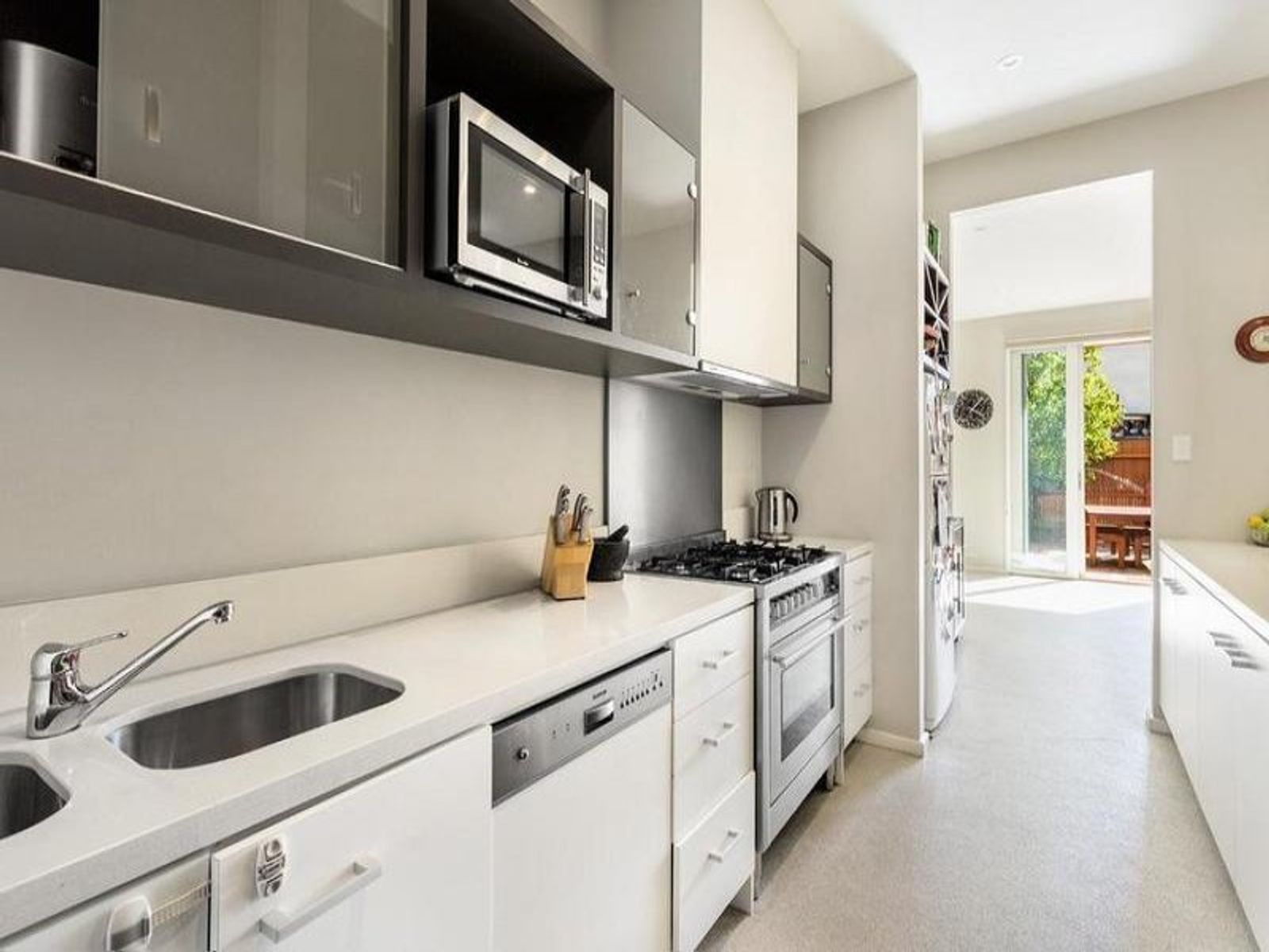 2/17 Winifred Street, Essendon North - Thumbnail 4