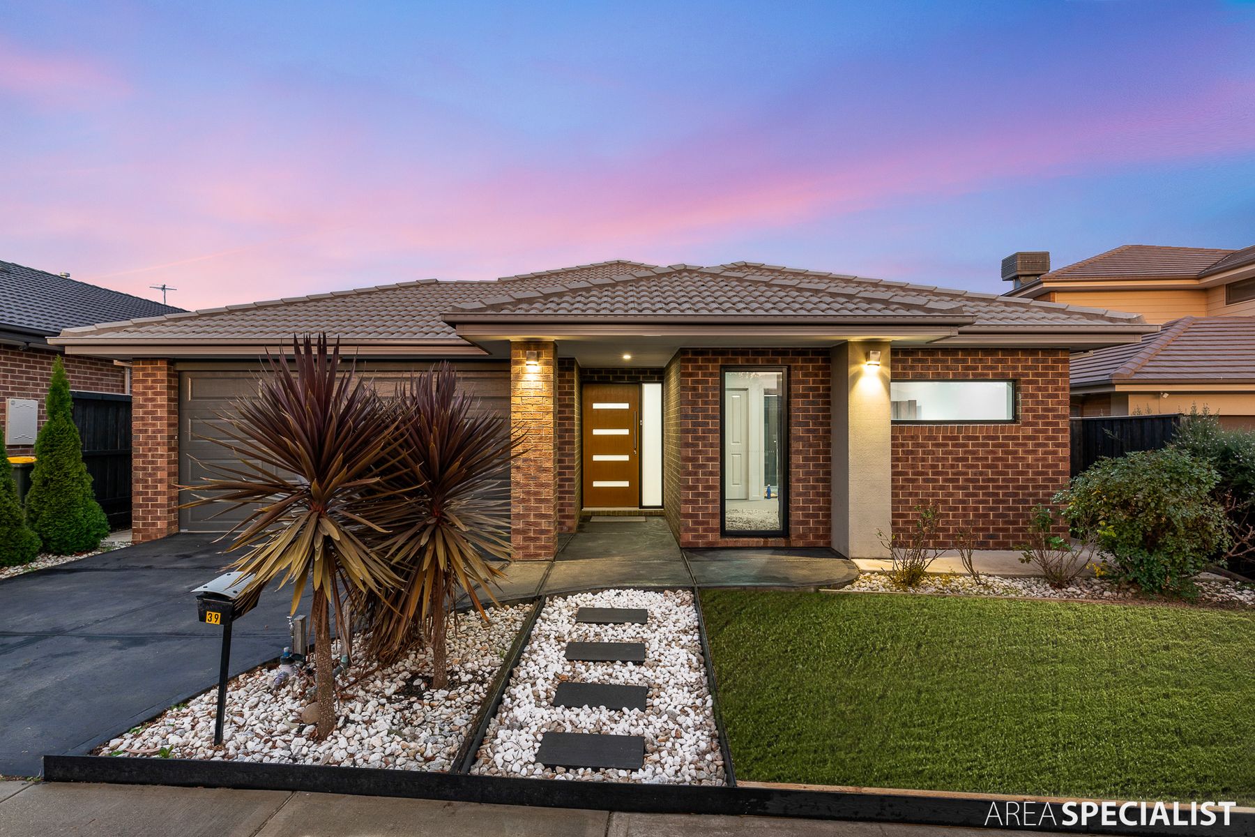 39 Kurrali Crescent, Werribee, VIC 3030, Werribee - Thumbnail 2