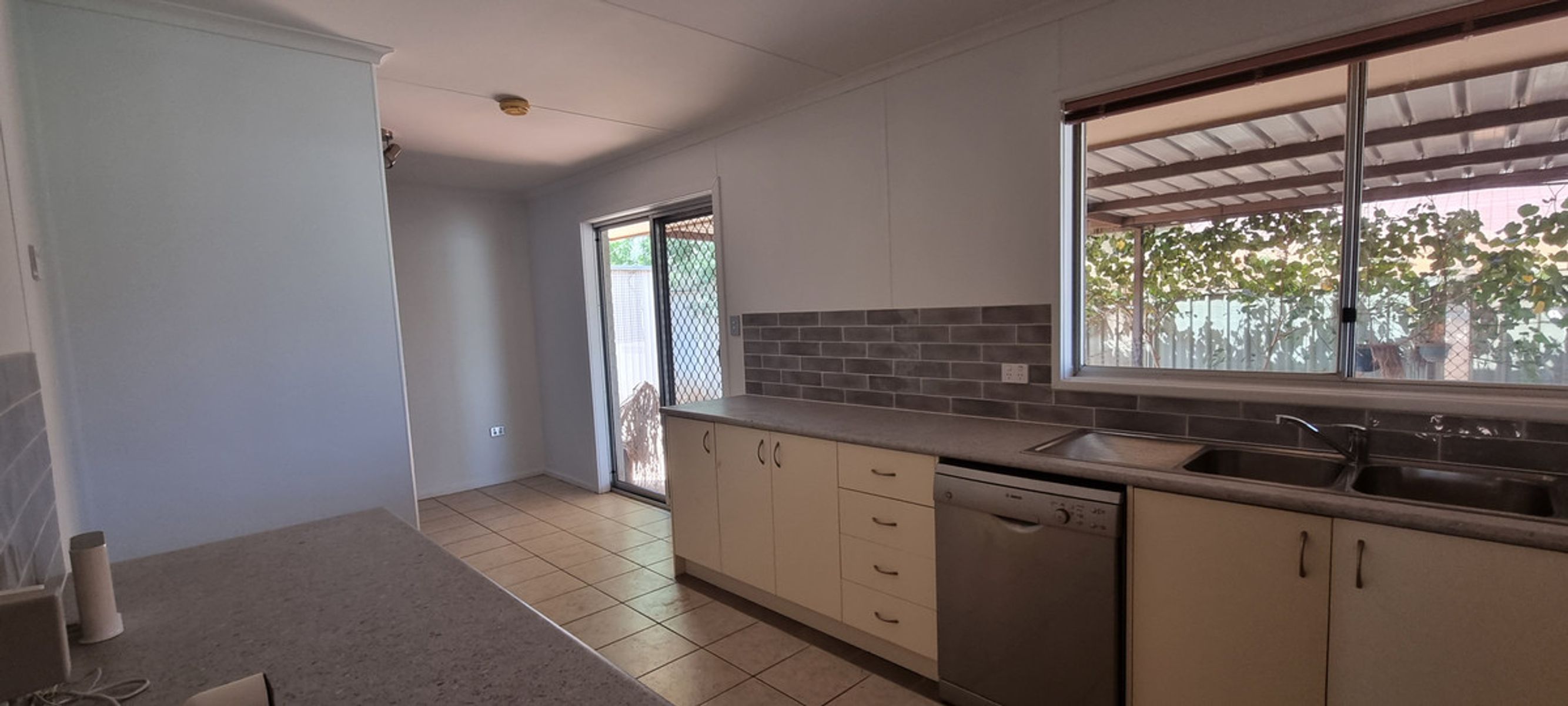 2 Nicholls Place, Newman WA 6753, Newman - Thumbnail 3