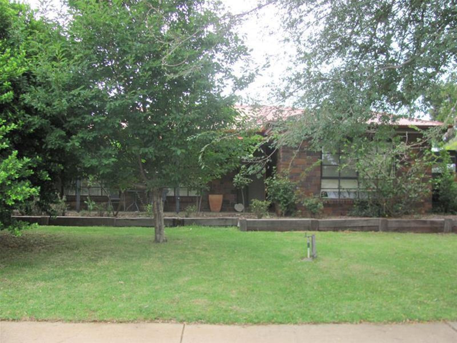 16 Smith Close