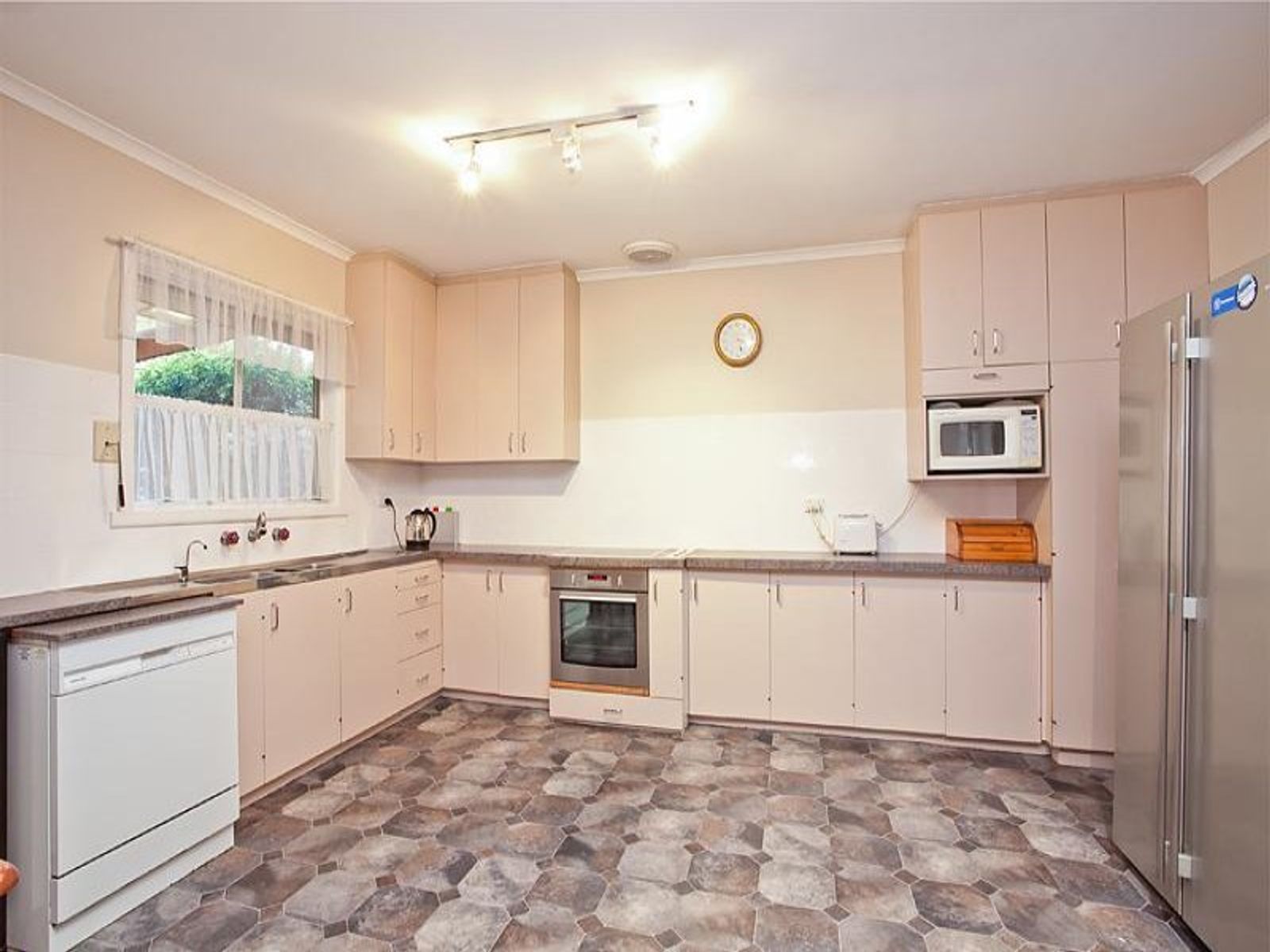 16 Stanhope St, West Footscray - Thumbnail 8
