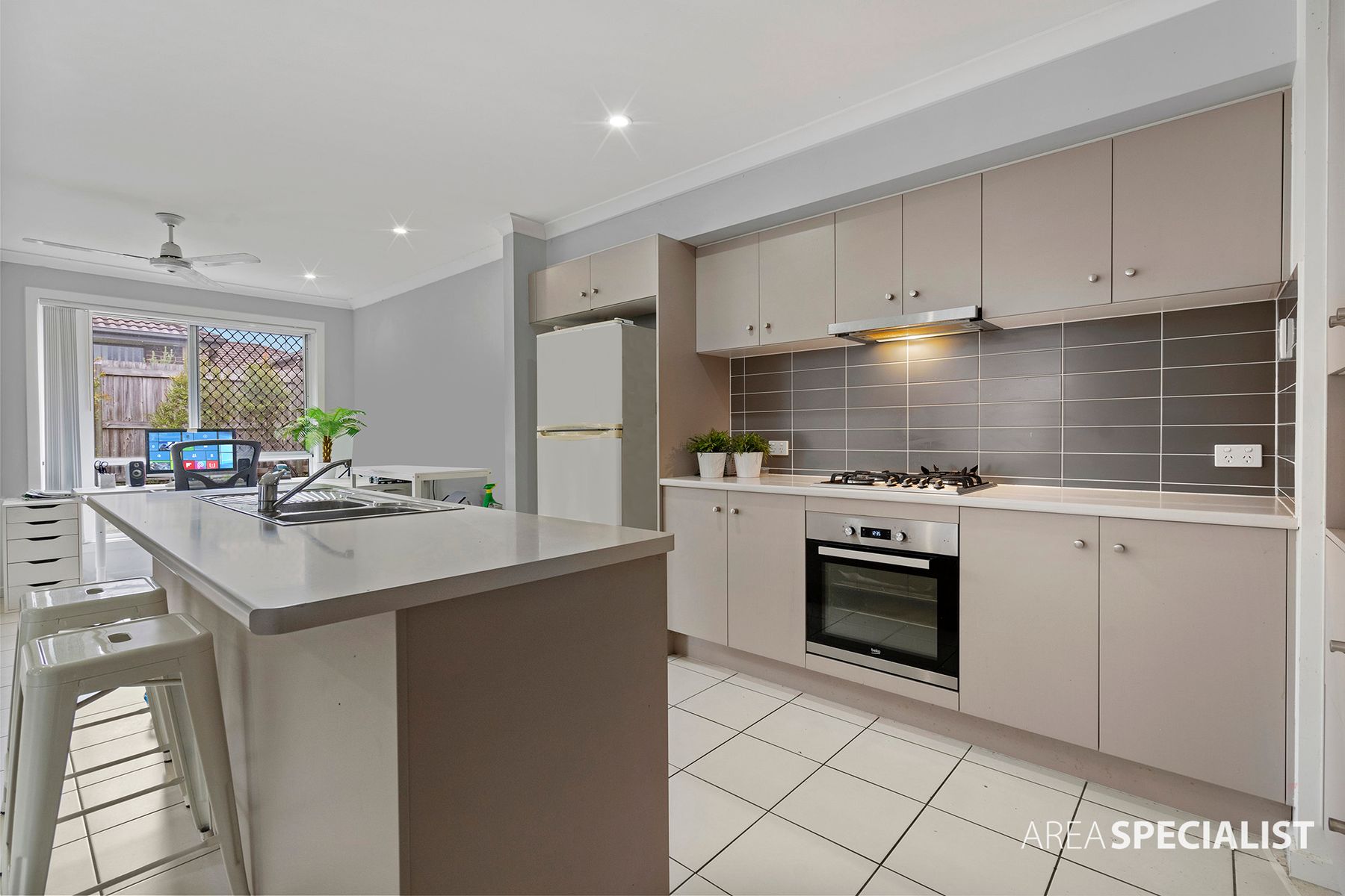 1/74 McLachlan Circuit, Willow Vale, QLD 4209, Willow Vale - Thumbnail 2