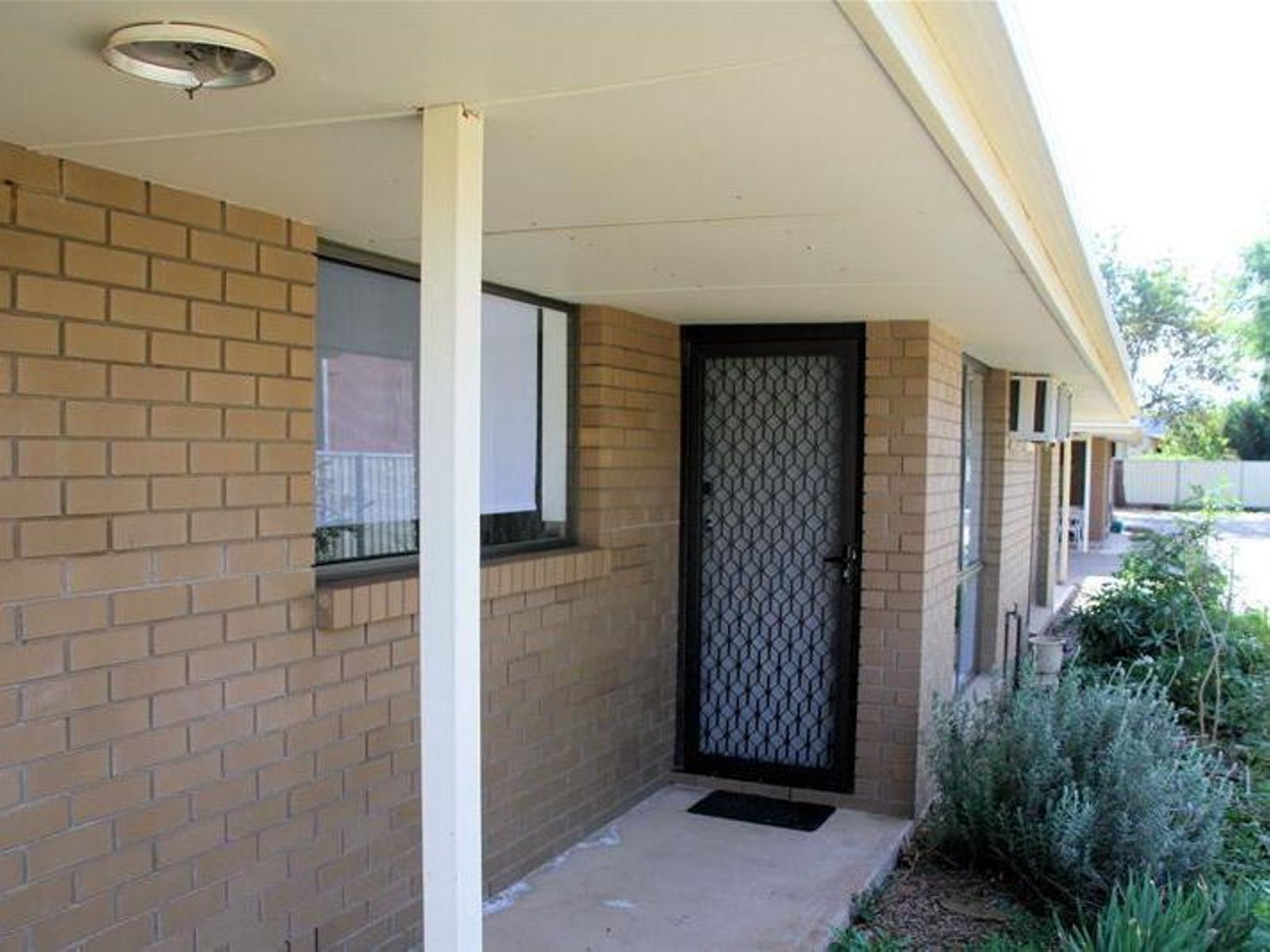 1/478 Eleventh Street, Mildura - Thumbnail 2