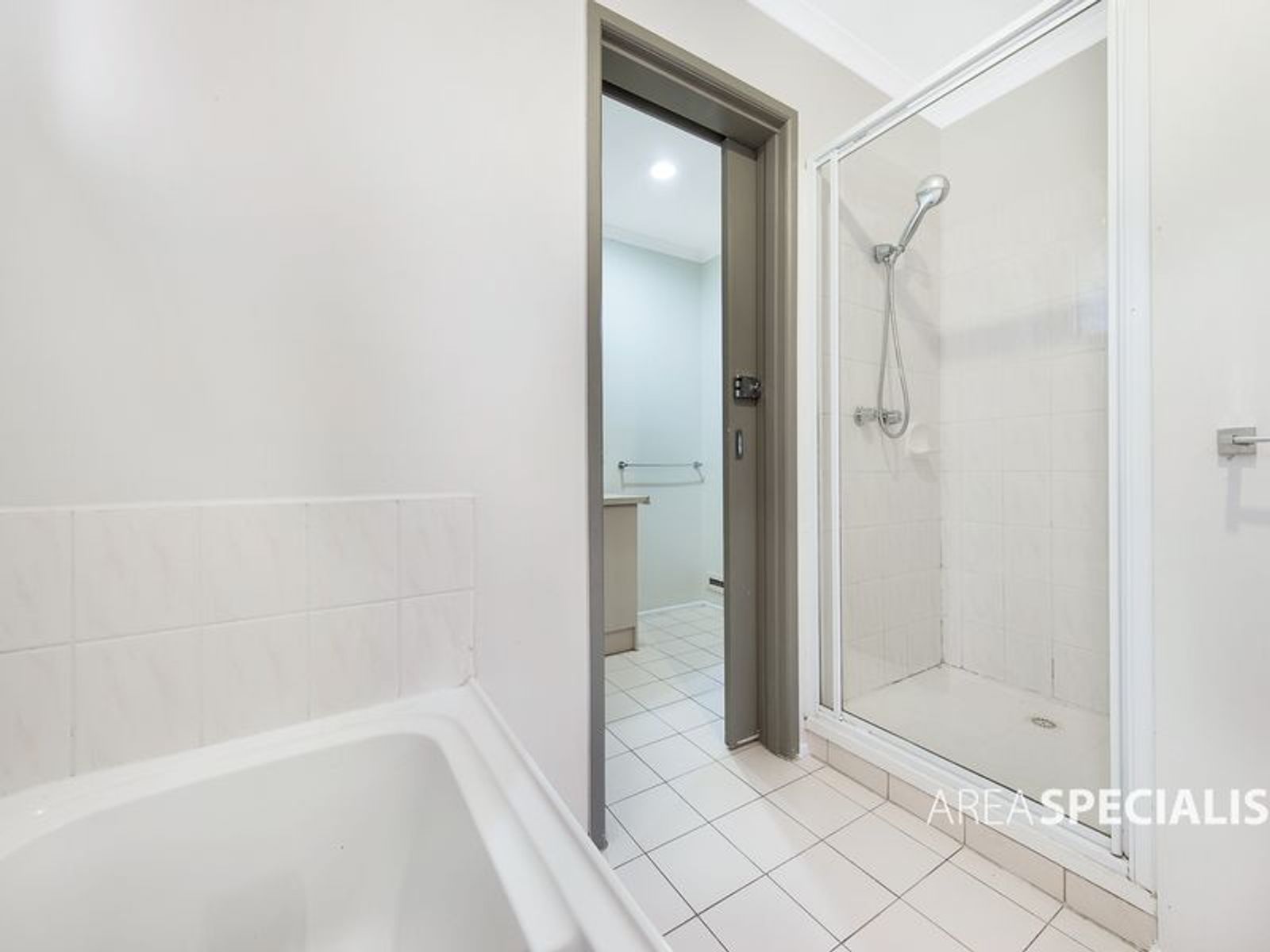 19 Hillview Rise, Hampton Park, VIC 3976, Hampton Park - Thumbnail 4