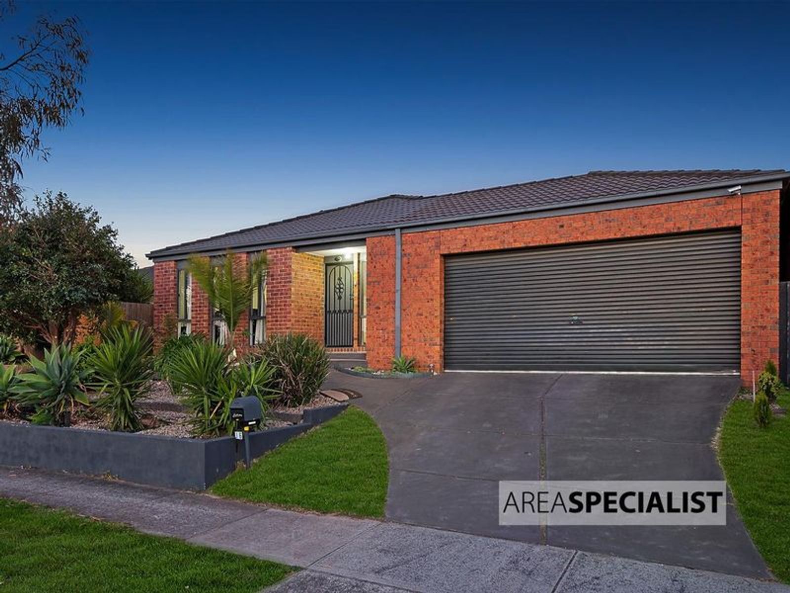 16 Nirringa Drive, Hampton Park, VIC 3976, Hampton Park - Thumbnail 2