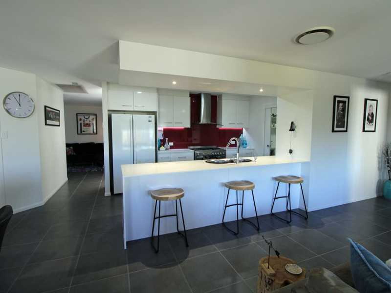 13 Rodeo Drive, Warwick, QLD 4370, Warwick - Thumbnail 5