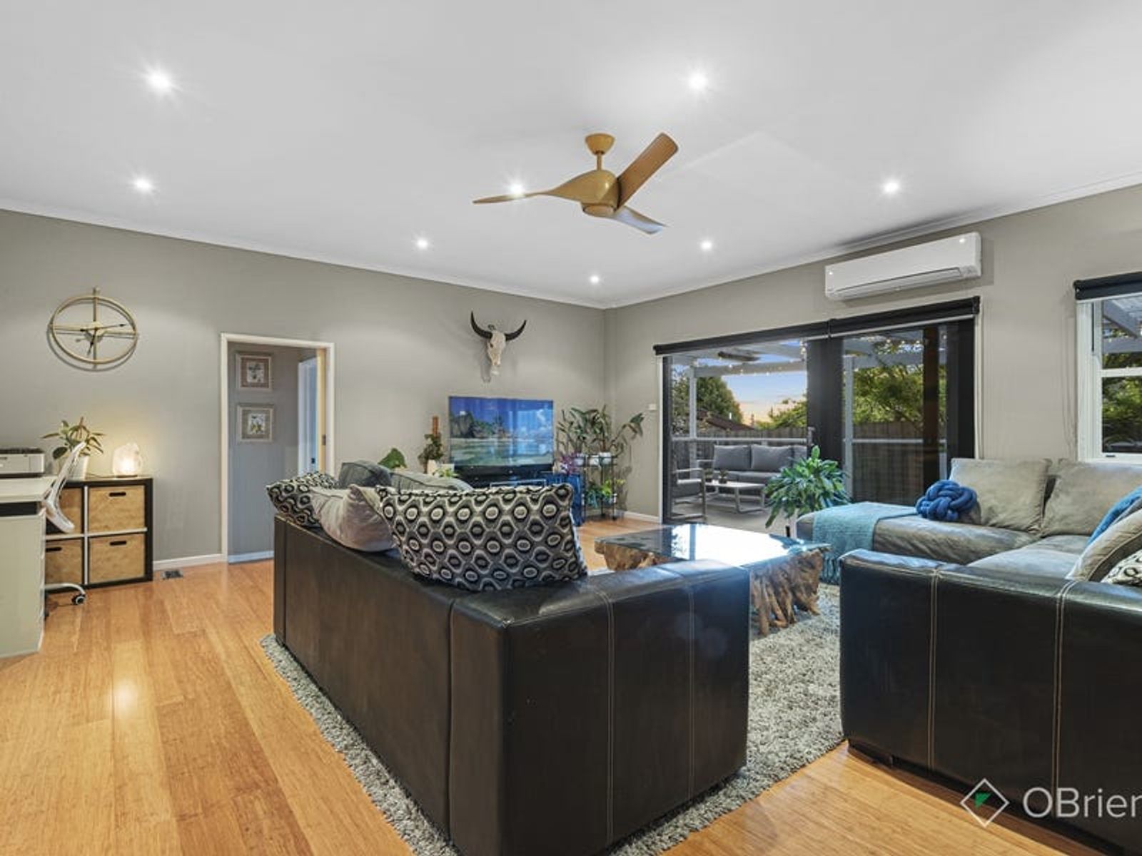 2 Paul Court, Endeavour Hills, VIC 3802, Endeavour Hills - Thumbnail 2