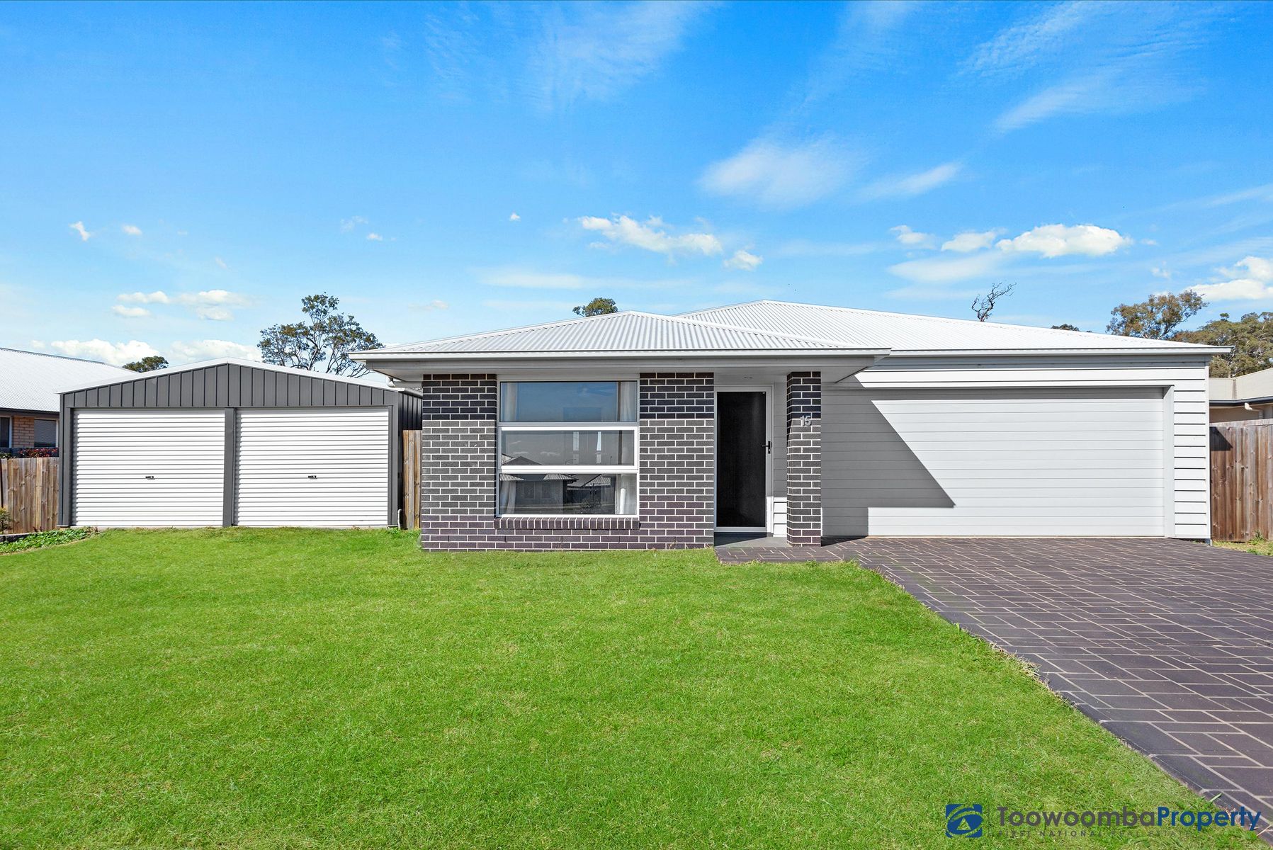 15 Mansell Boulevard, Cotswold Hills QLD 4350
