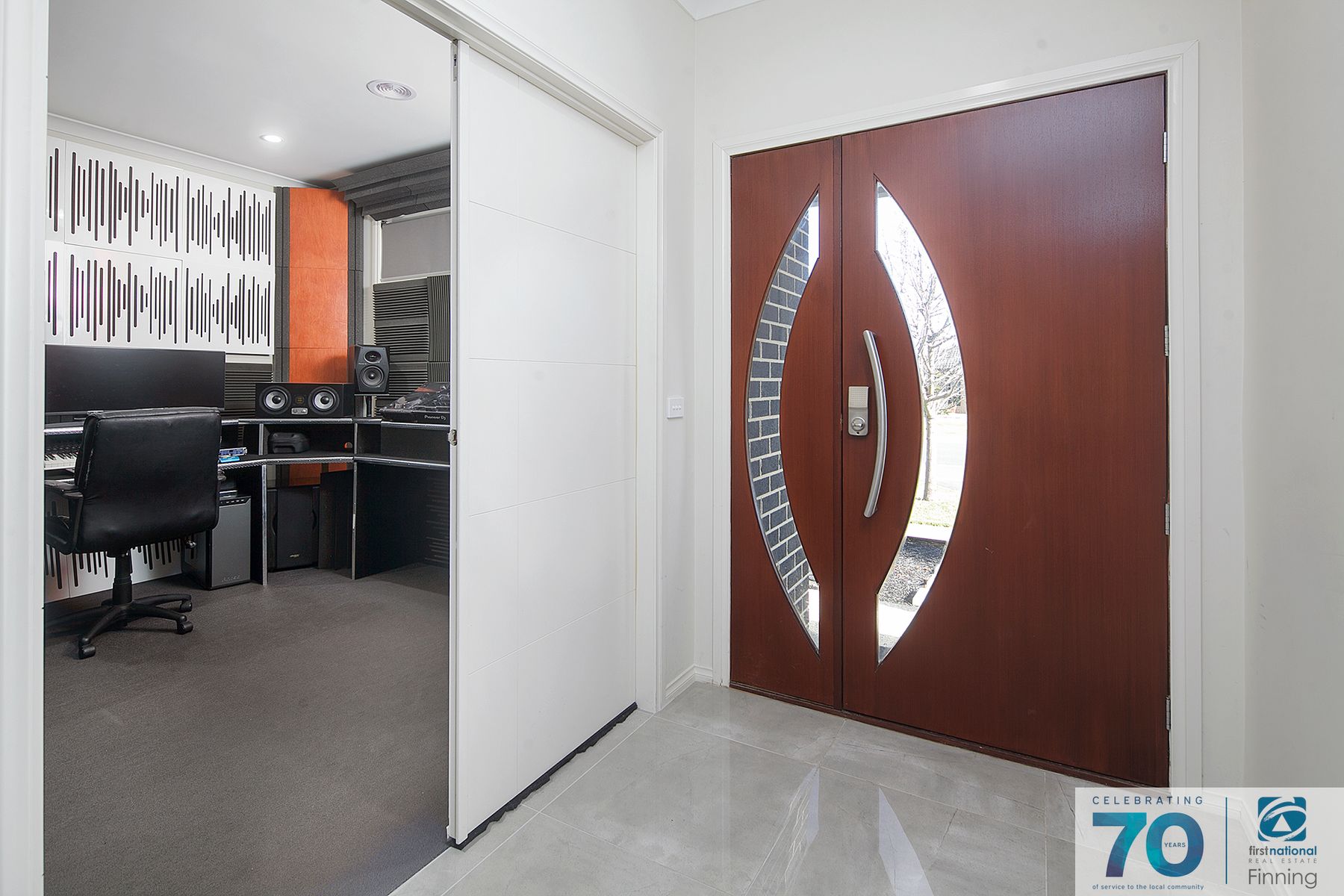 15 Lindwall Drive, Cranbourne West VIC 3977, Cranbourne West - Thumbnail 2