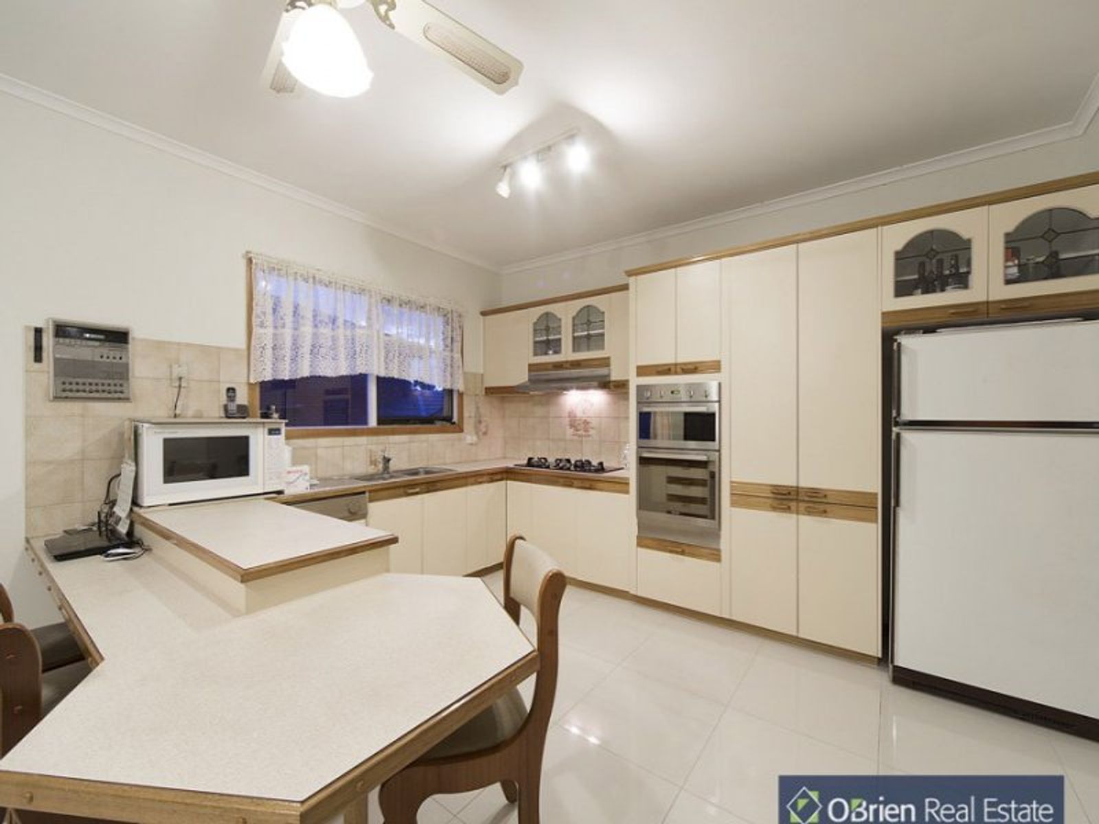 11 Chivell Close, Endeavour Hills, VIC 3802, Endeavour Hills - Thumbnail 2