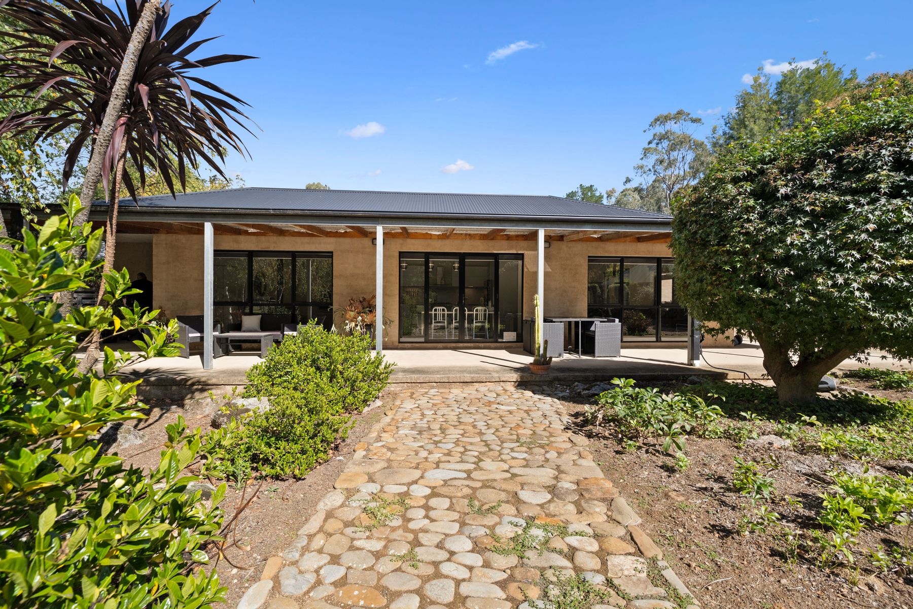 25 Ashwood Avenue, Bright VIC 3741, Bright - Thumbnail 2