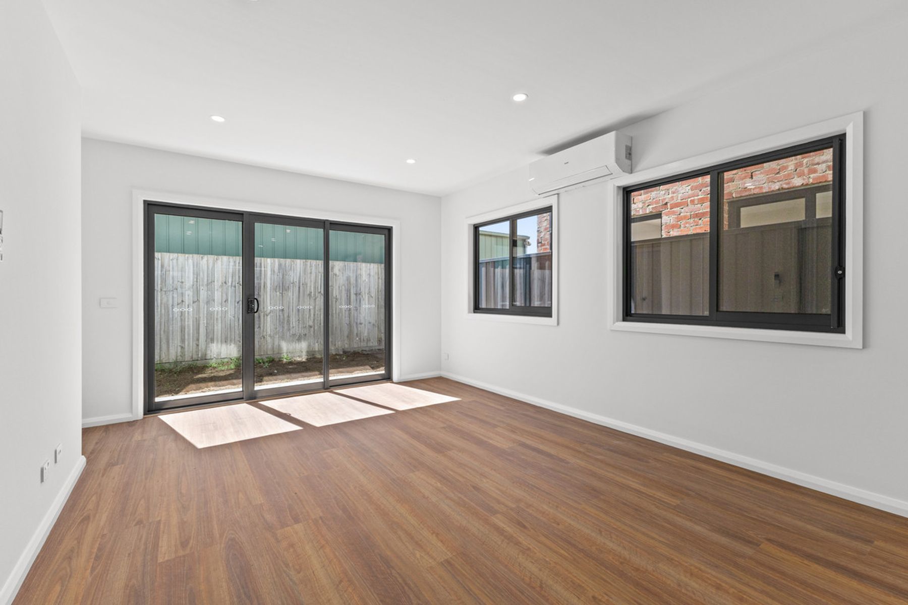 2/11 Hawker Street, Moe VIC 3825, Moe - Thumbnail 5