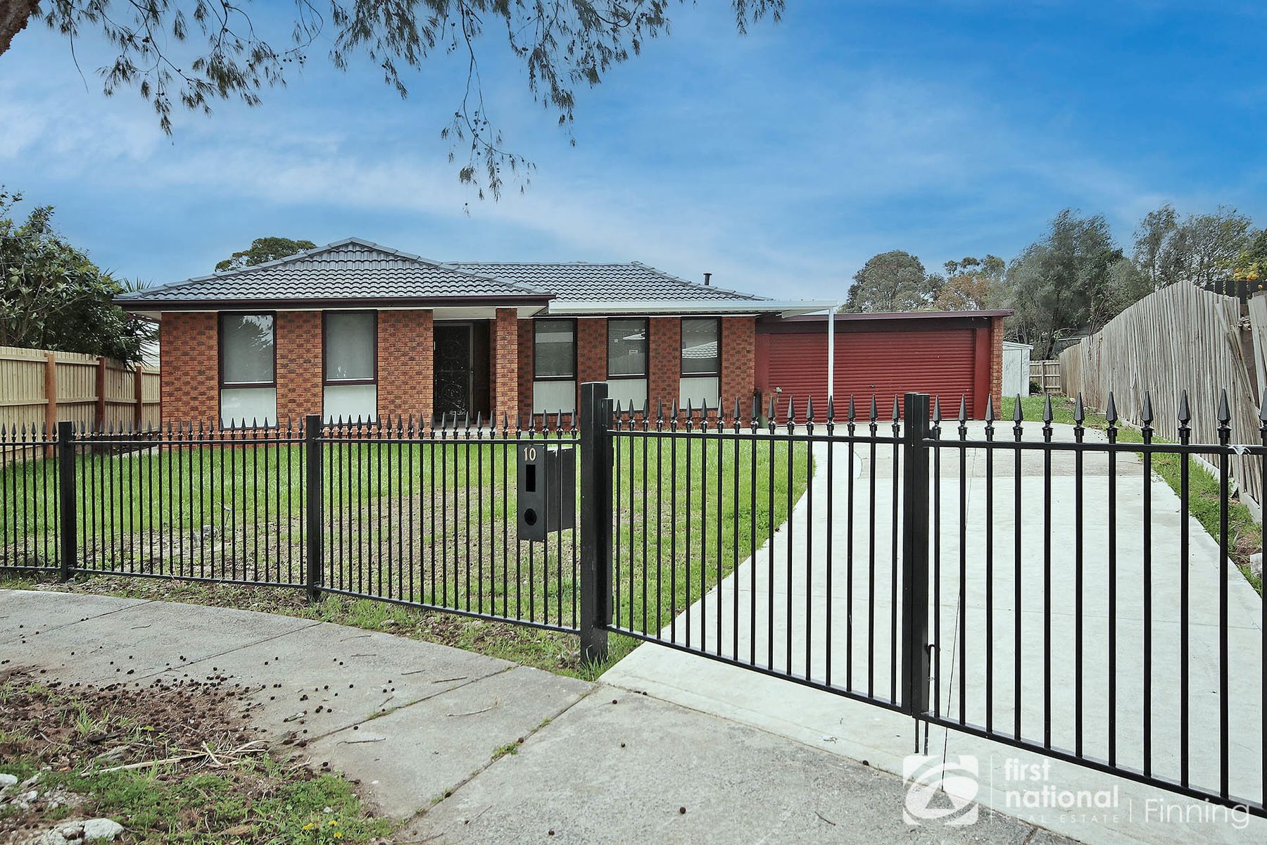 10 Mawson Court, Cranbourne North VIC 3977, Cranbourne North - Thumbnail 2