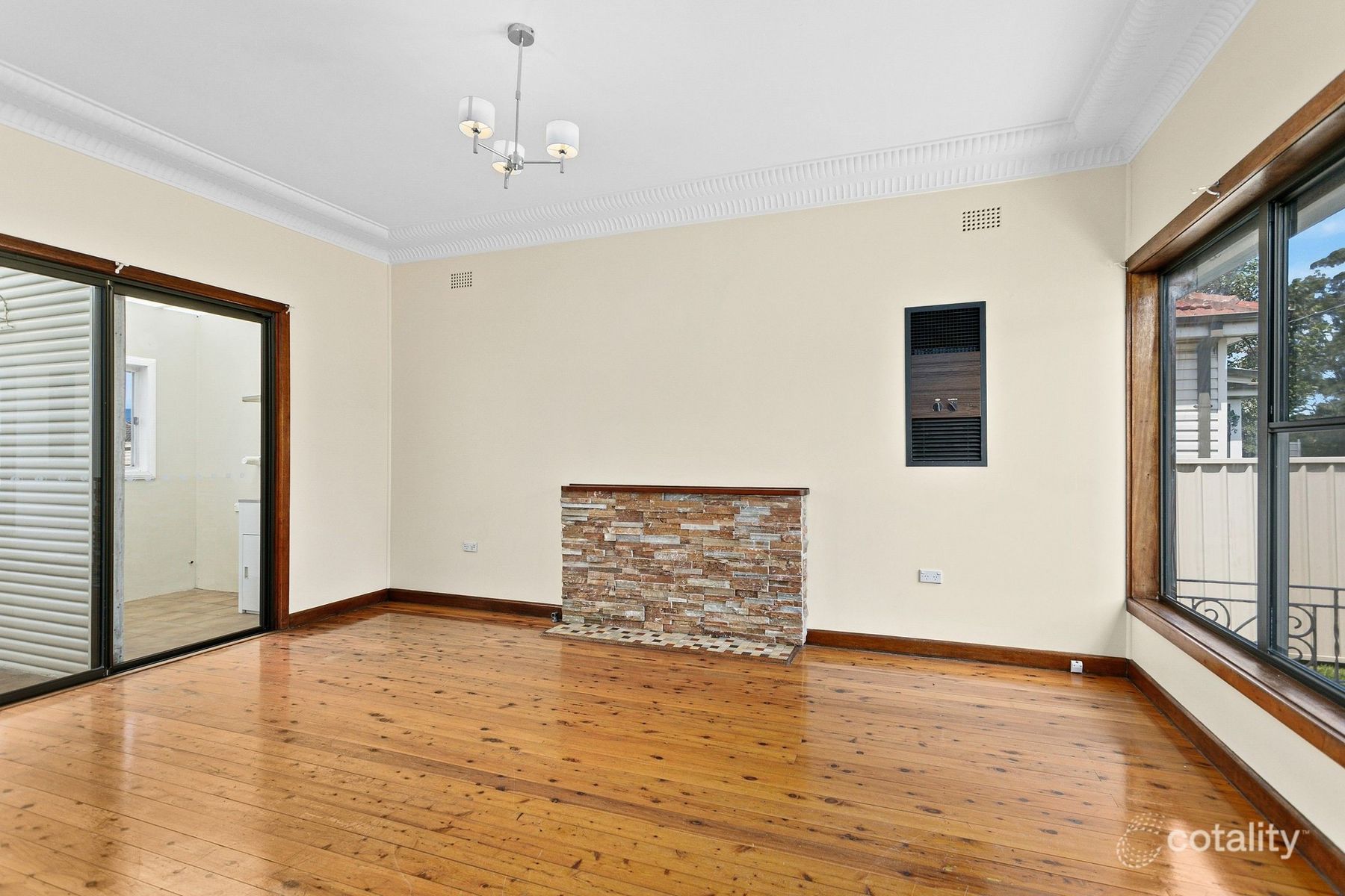8 Lysaght Street, North Wollongong NSW 2500, North Wollongong - Thumbnail 2