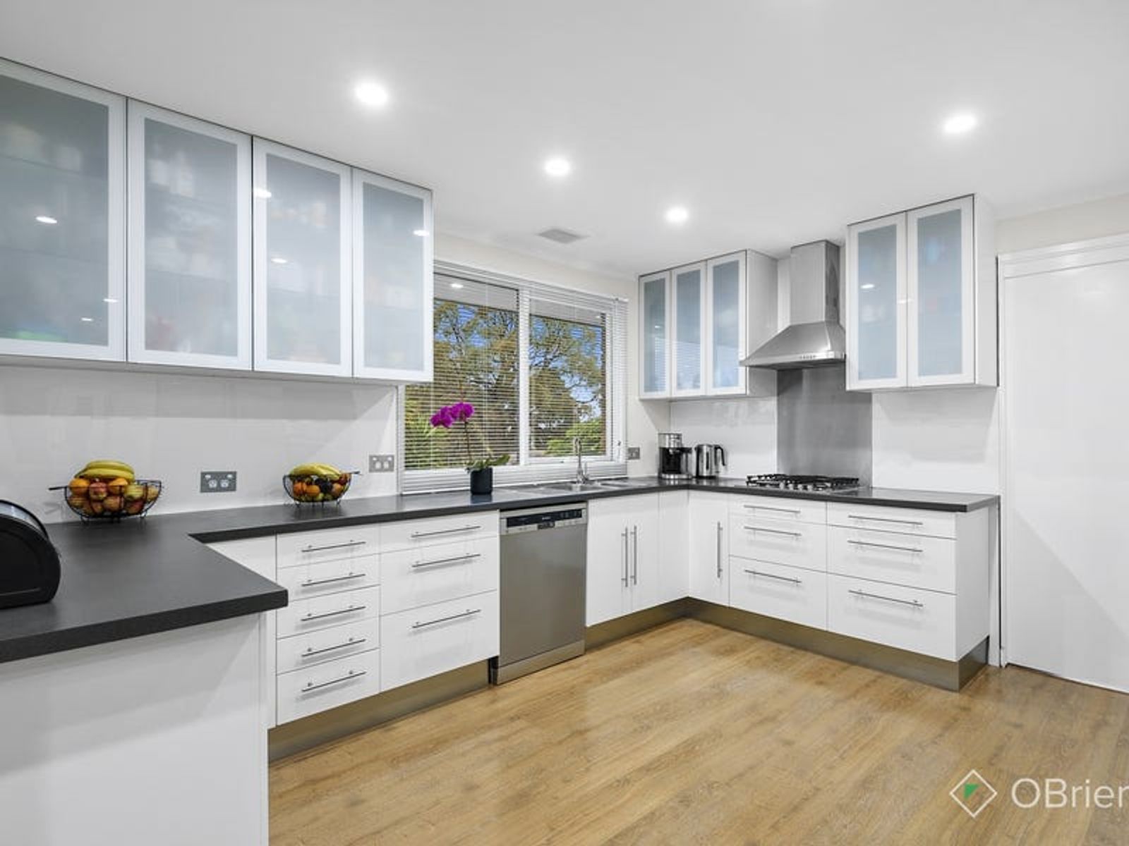 13 William Perry, Endeavour Hills, VIC 3802, Endeavour Hills - Thumbnail 2