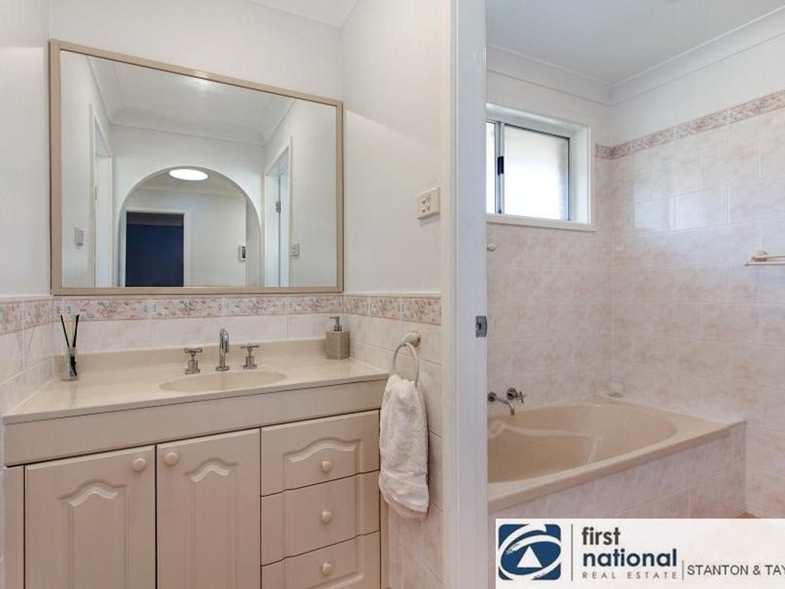 24 Lindsay Crescent, South Penrith - Thumbnail 8