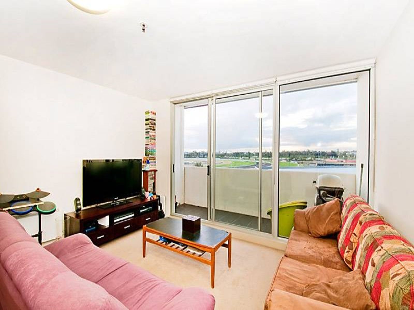 B403/70 Speakmen Street, Kensington - Thumbnail 4