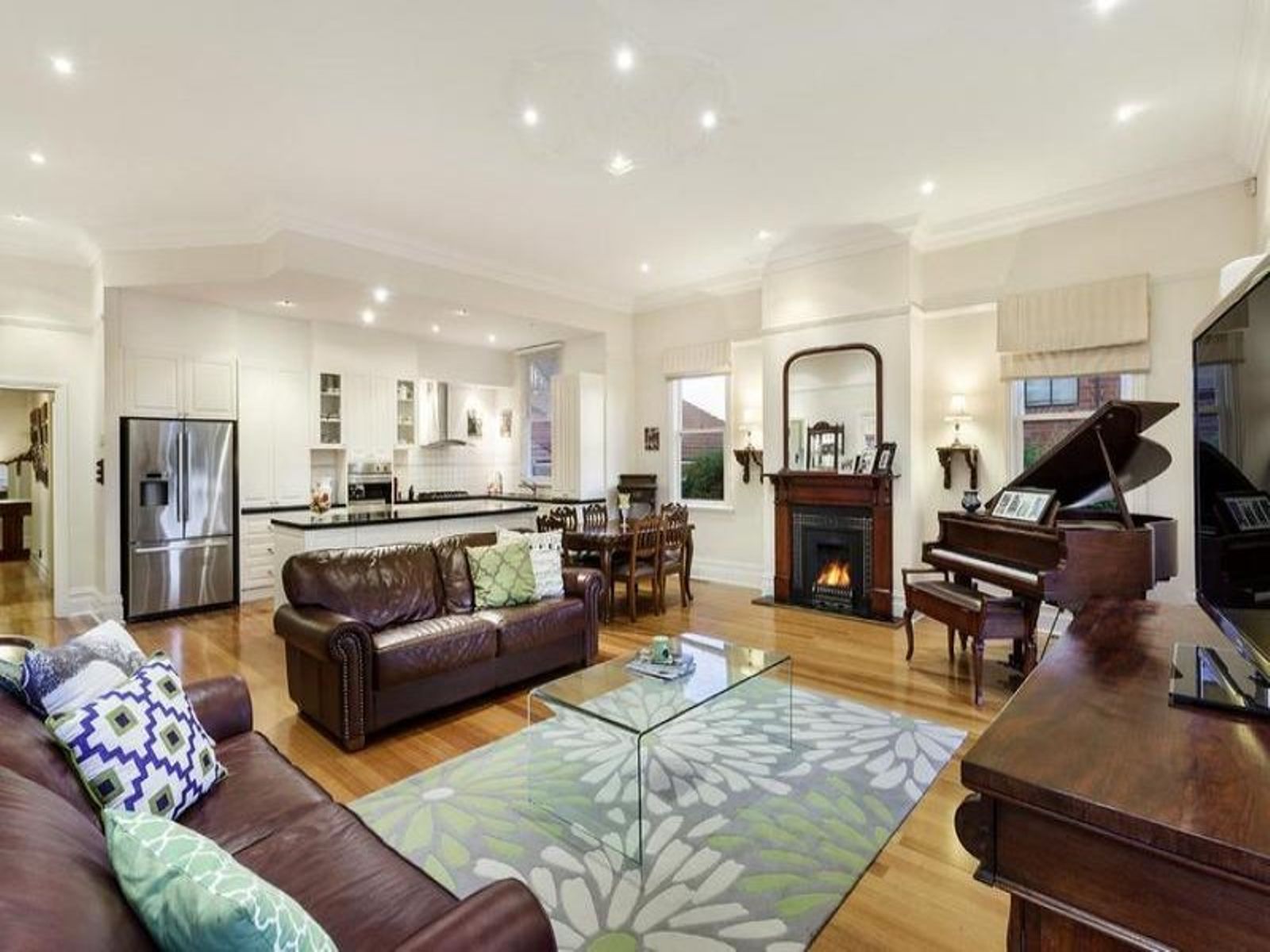 29 Lincoln Road, Essendon - Thumbnail 3