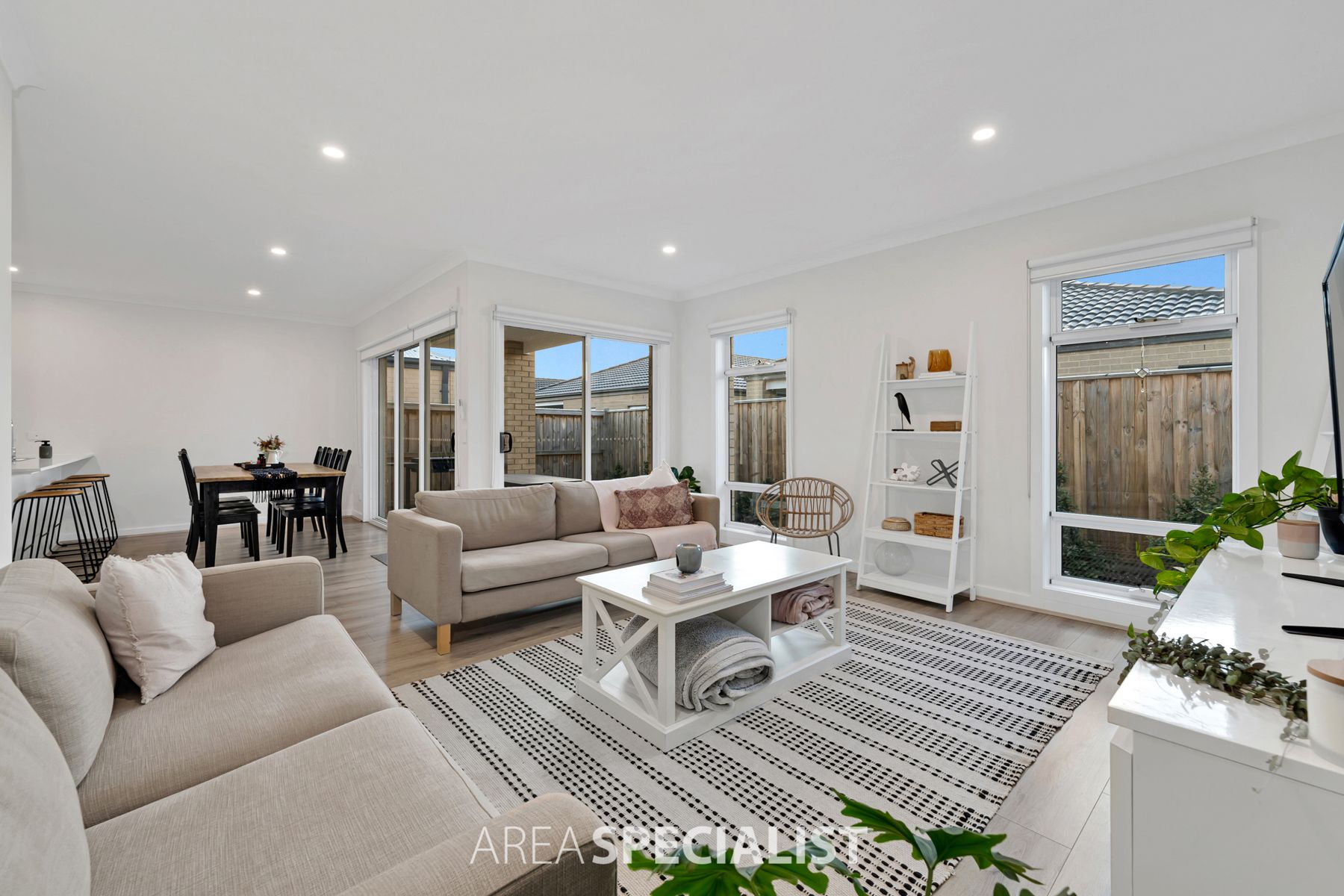 4 Hendrix Street, Cranbourne East, VIC 3977, Cranbourne East - Thumbnail 3