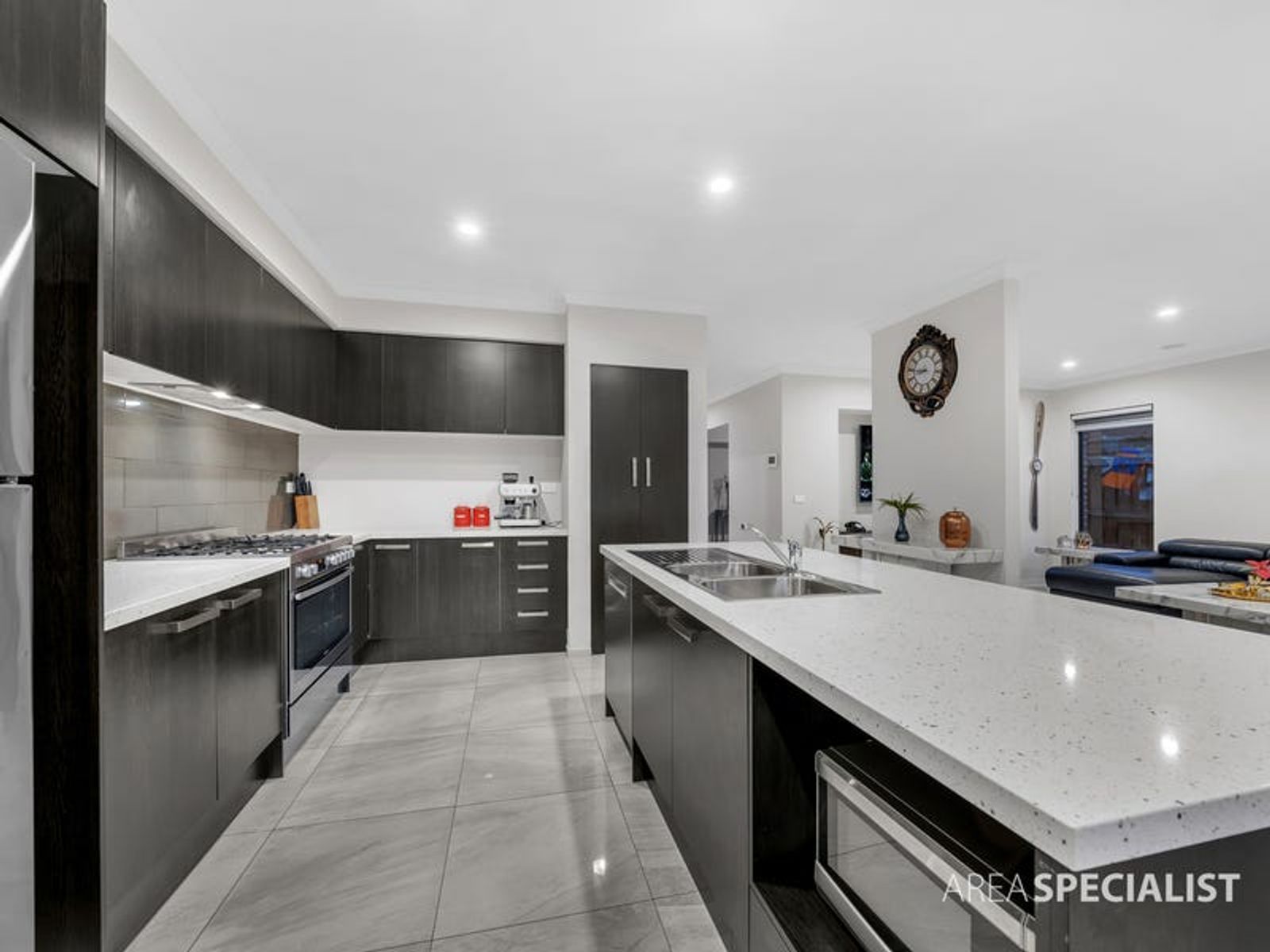 27 Mountjoy Circuit, Clyde North, VIC 3978, Clyde North - Thumbnail 4