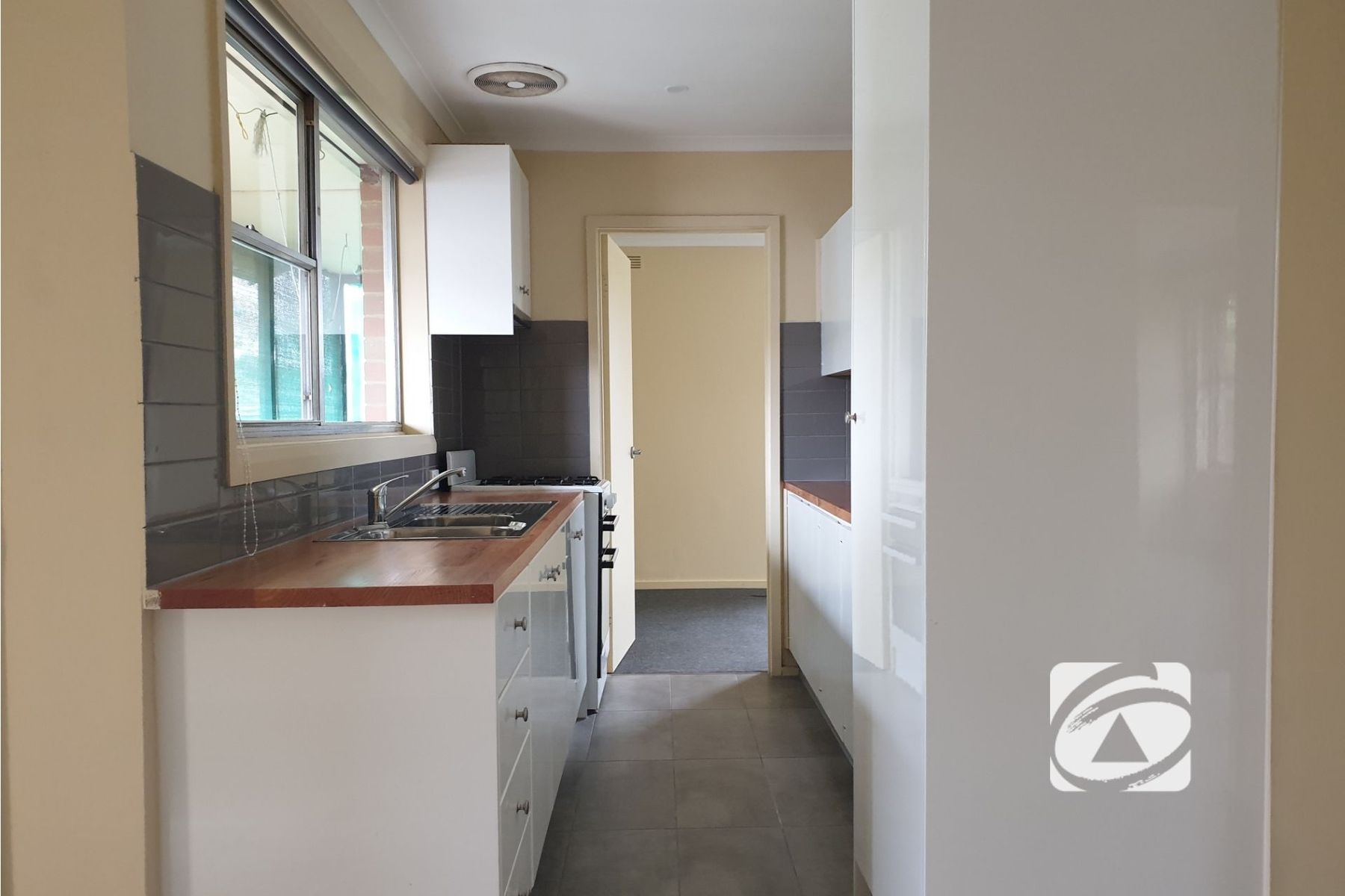 2 Deanswood Road, Hampton Park VIC 3976, Hampton Park - Thumbnail 3