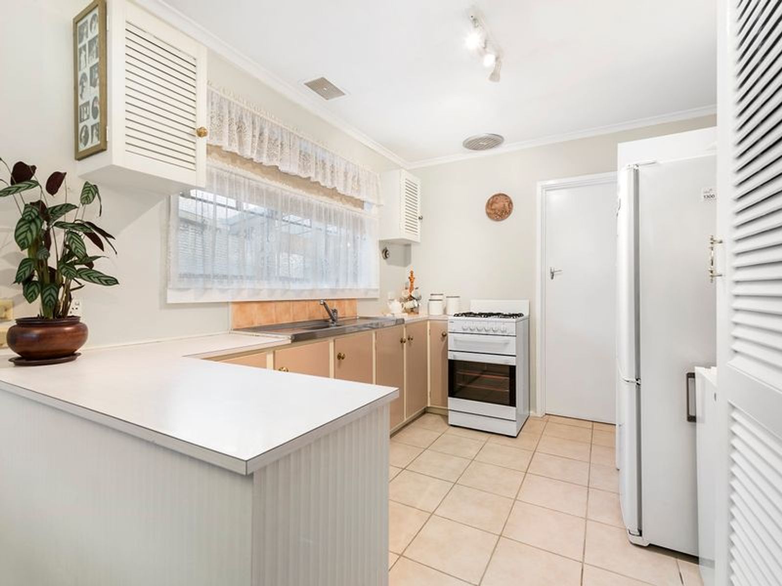 10 Birrong Avenue, Noble Park, VIC 3174, Noble Park - Thumbnail 5