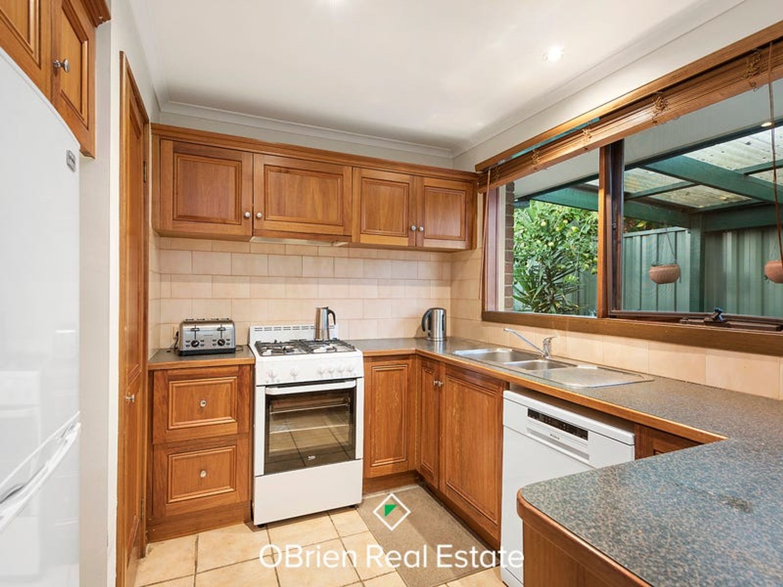 10 John Edgcumbe Way, Endeavour Hills, VIC 3802, Endeavour Hills - Thumbnail 3