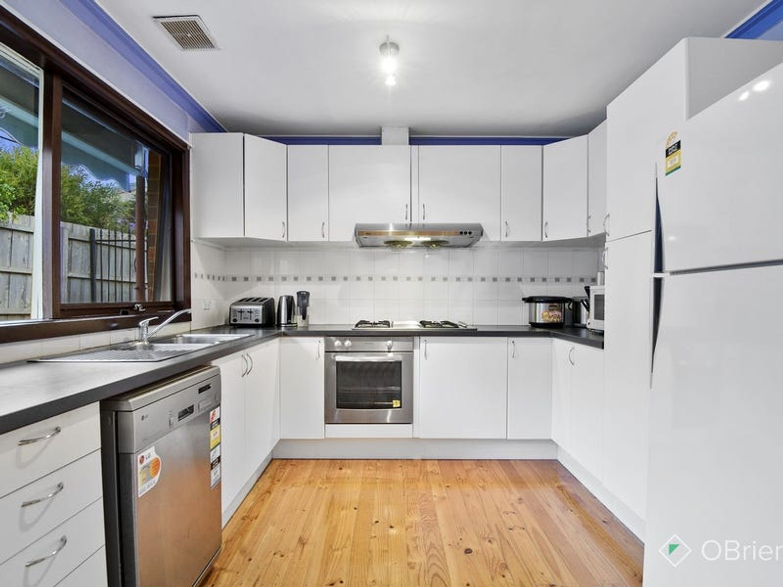 5 Lindsay Close, Endeavour Hills, VIC 3802, Endeavour Hills - Thumbnail 2