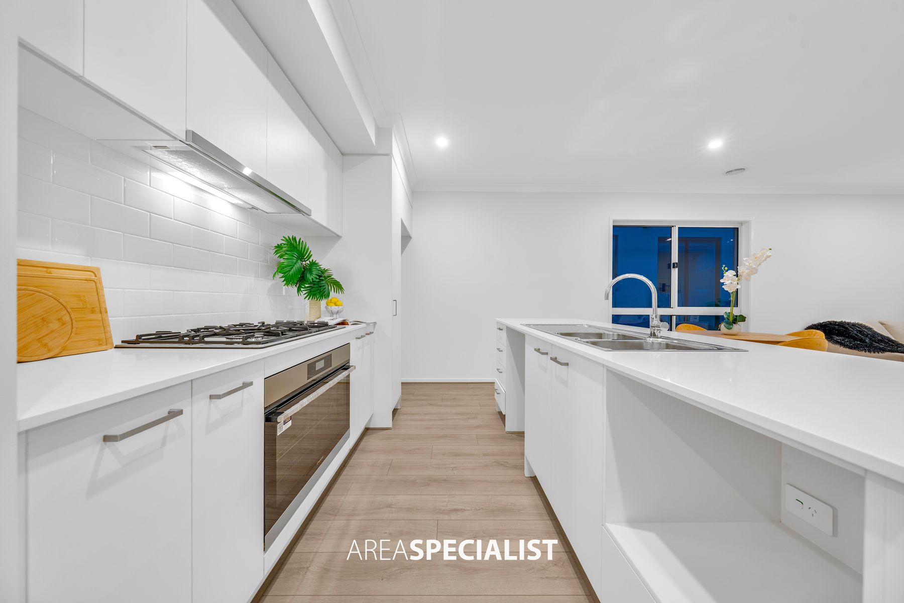 12 Damiana Avenue, Clyde North, Clyde North - Thumbnail 5
