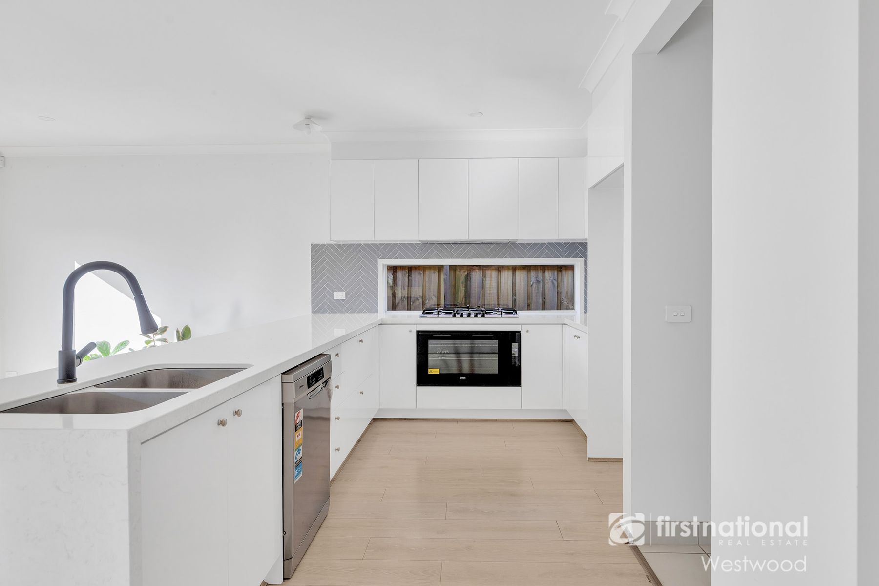 10 Wagner Drive, Werribee VIC 3030, Werribee - Thumbnail 2