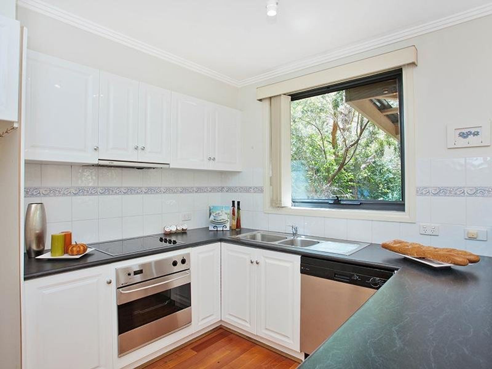32 Newman Street, Kensington - Thumbnail 3