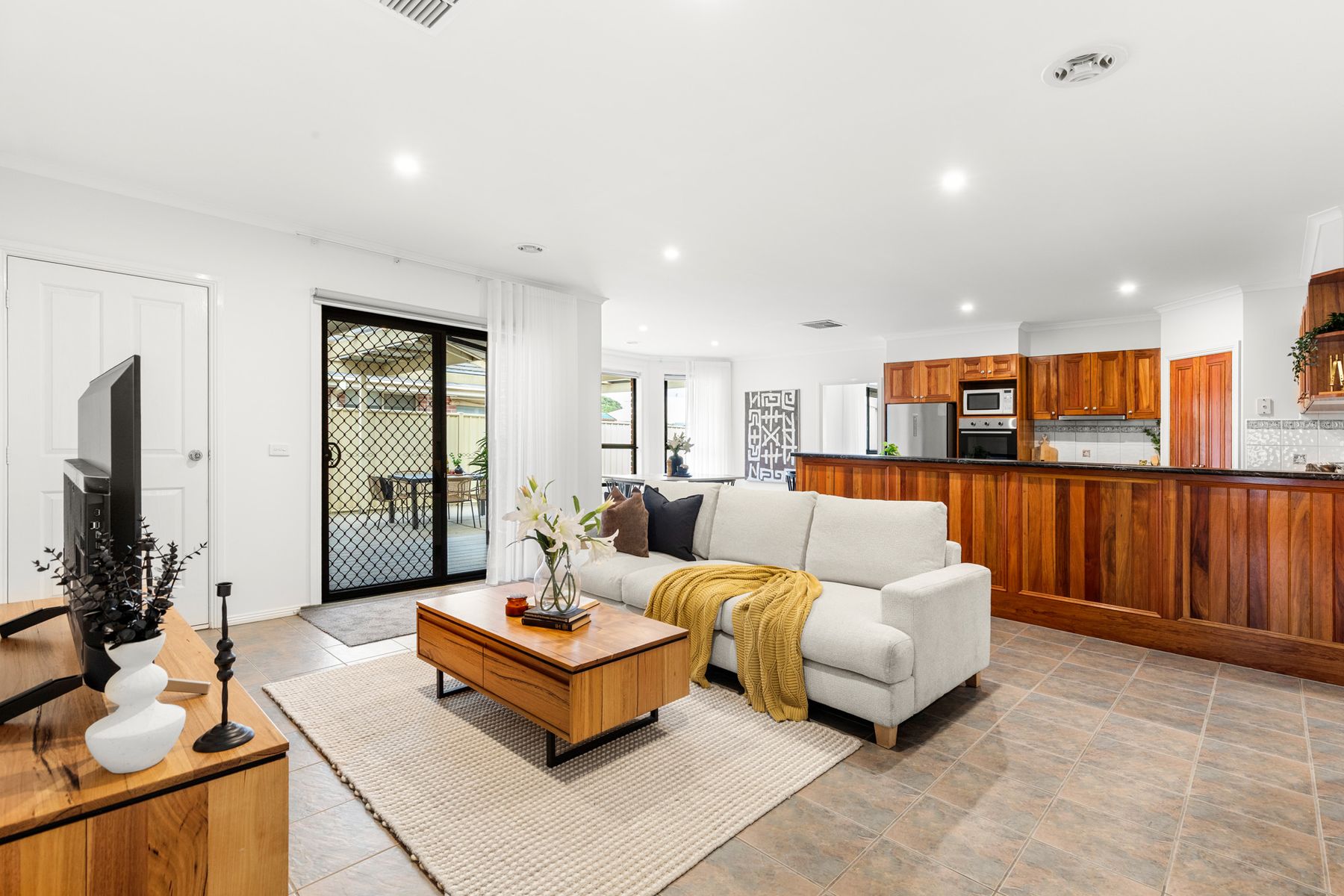 111 Harmony Drive, Tarneit VIC 3029, Tarneit - Thumbnail 2
