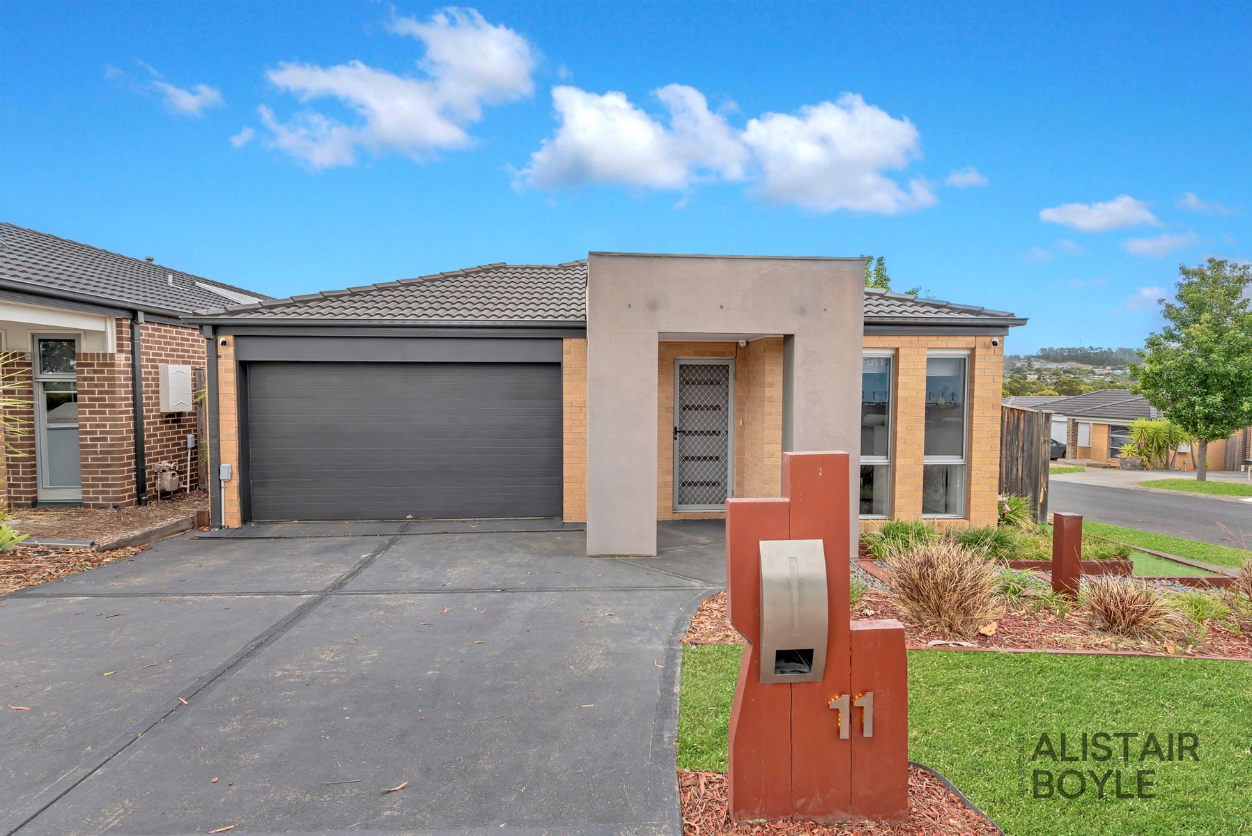 11 McKenna Place, Pakenham, VIC 3810, Pakenham - Thumbnail 2