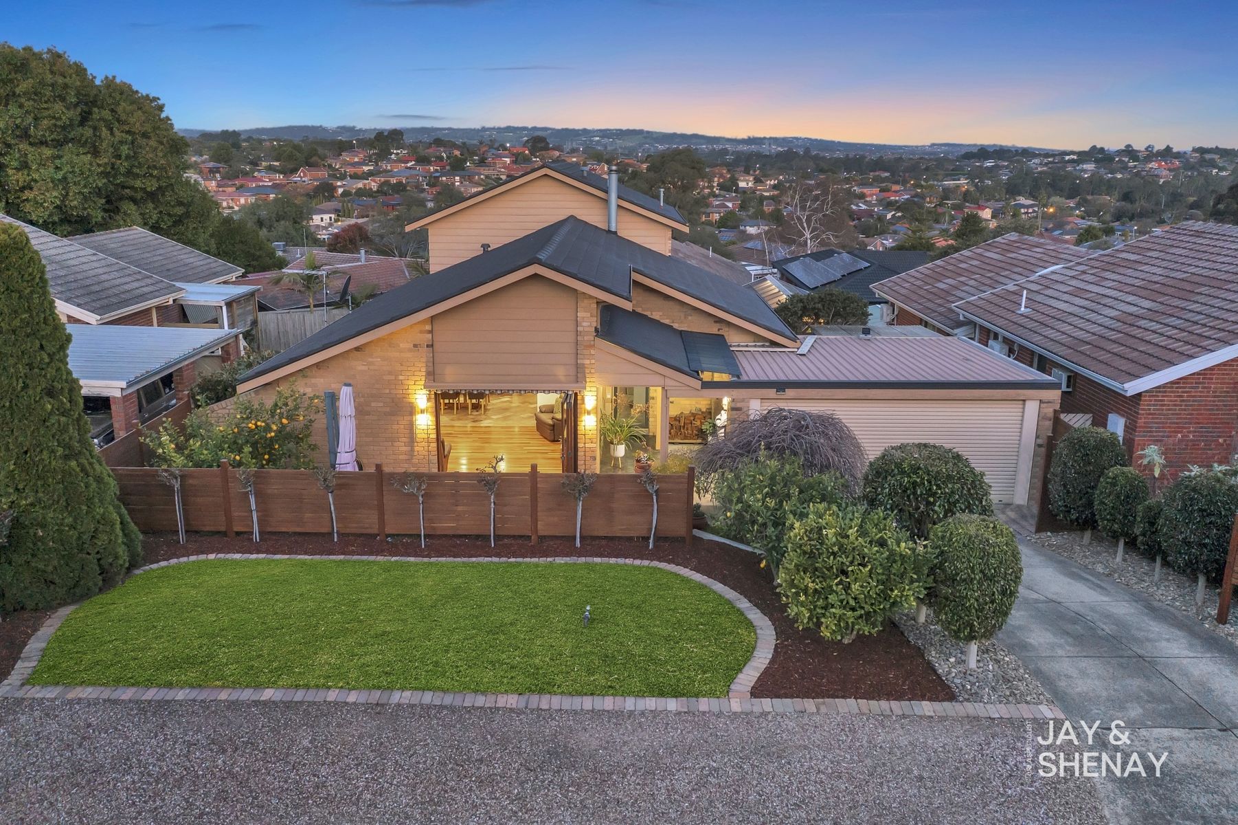 15 Headingly Court, Endeavour Hills, VIC 3802, Endeavour Hills - Thumbnail 2