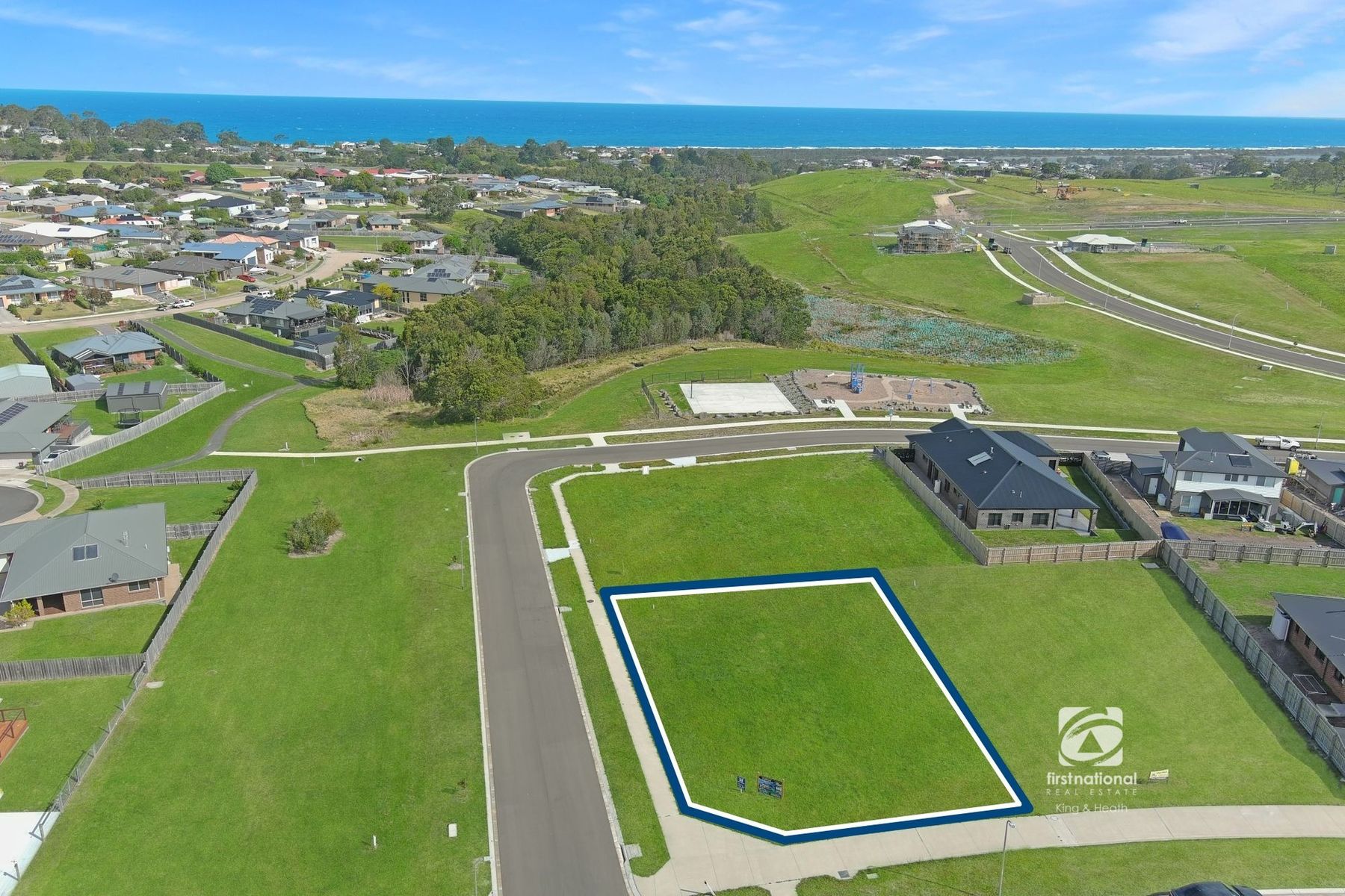 4 Lochard Terrace, Lakes Entrance VIC 3909, Lakes Entrance - Thumbnail 2