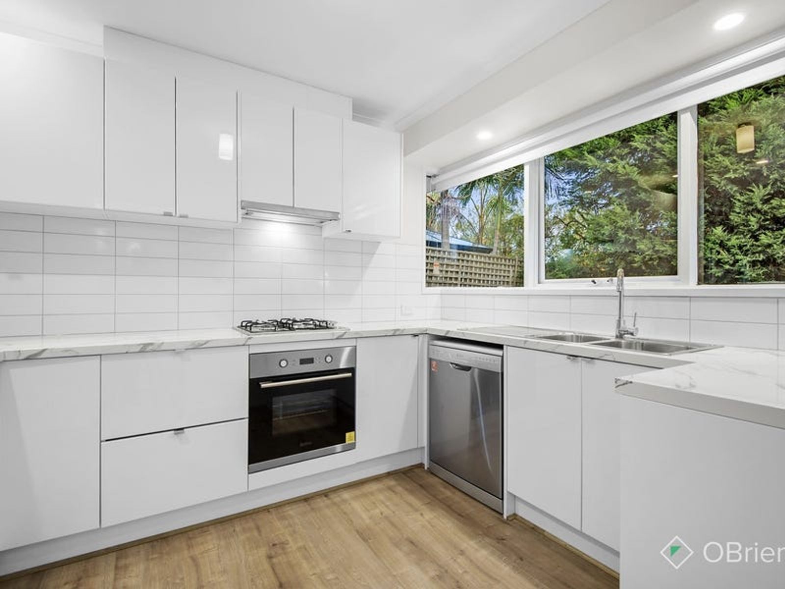 2/50 Arthur Phillip Drive, Endeavour Hills, VIC 3802, Endeavour Hills - Thumbnail 2