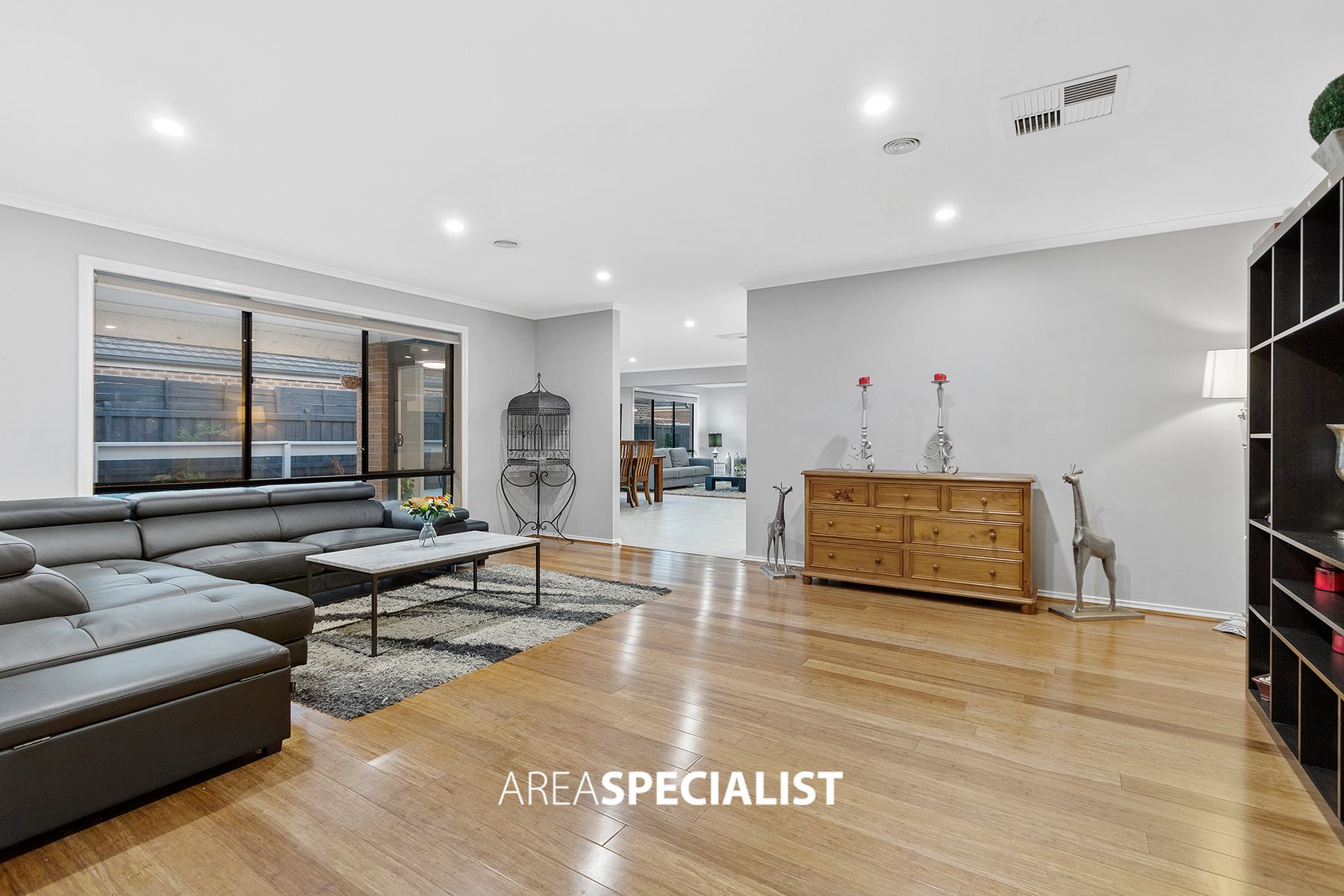 32 Sussex Avenue, Cranbourne North, VIC 3977, Cranbourne North - Thumbnail 3