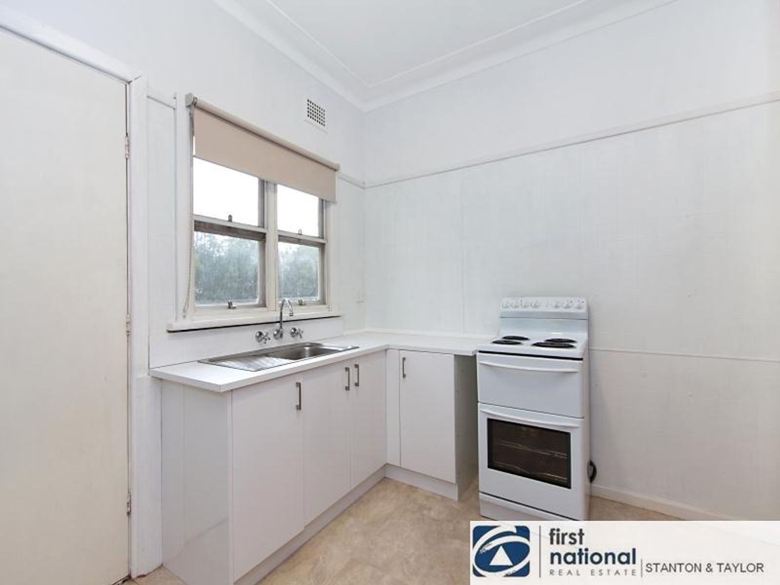 37 Elizabeth Crescent, Kingswood - Thumbnail 4