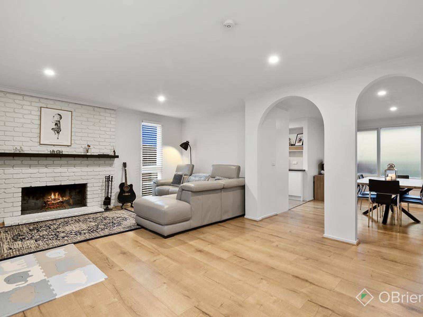 16 Grove End Road, Endeavour Hills, VIC 3802, Endeavour Hills - Thumbnail 2