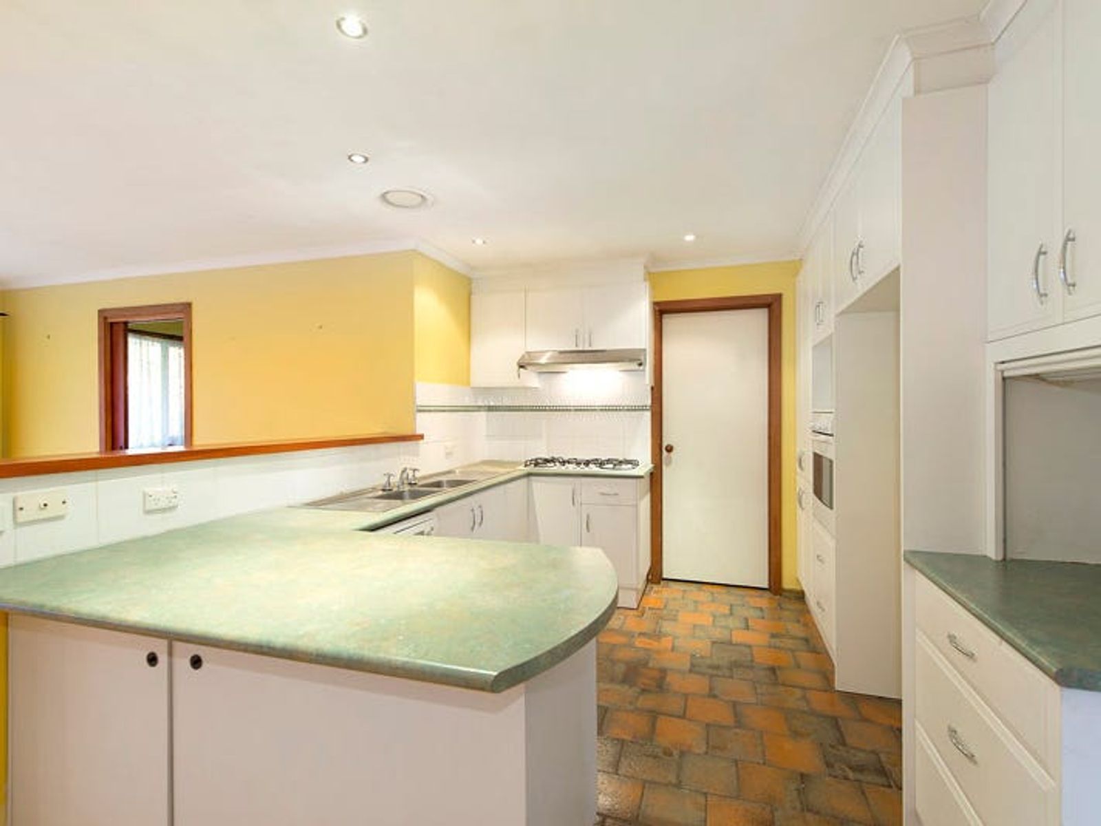 24 Eildon Road, Endeavour Hills, VIC 3802, Endeavour Hills - Thumbnail 3