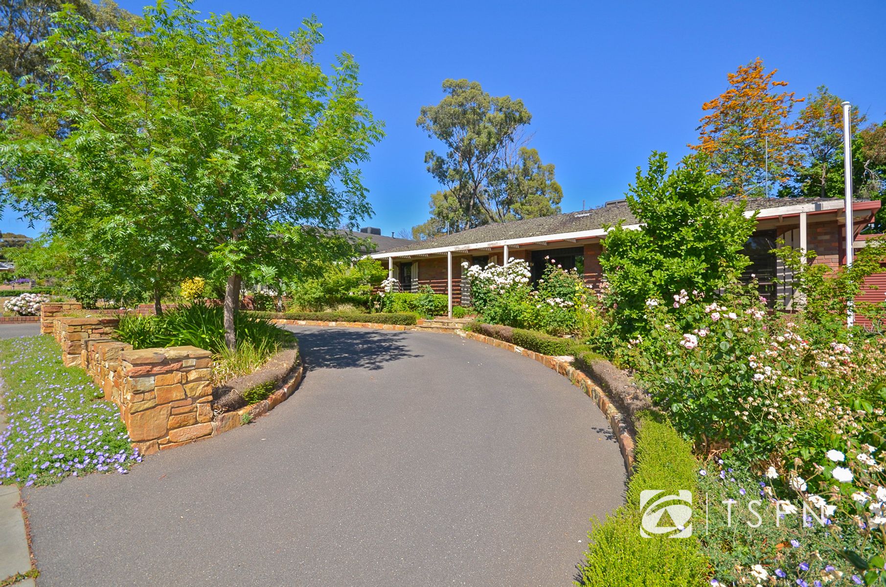 16 Naranghi Drive, Strathdale VIC 3550