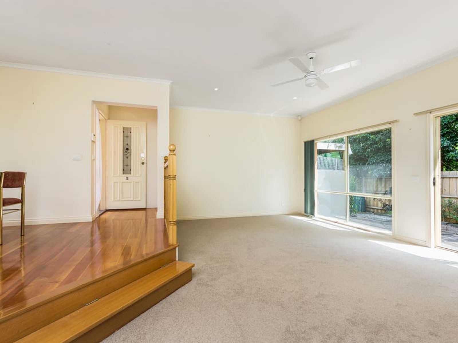 2/11 Cambridge Drive, Glen Waverley, VIC 3150, Glen Waverley - Thumbnail 2