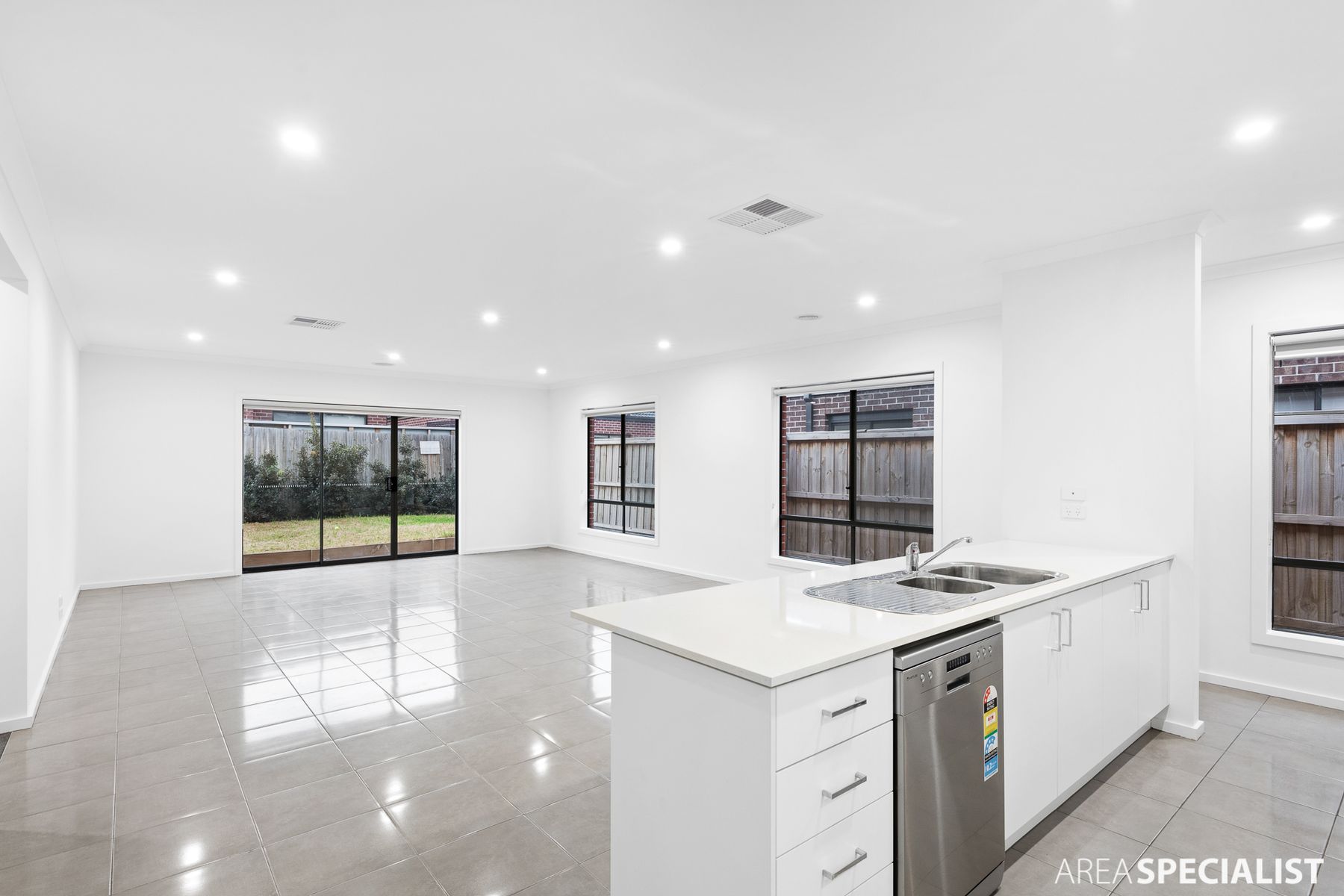 15 Amersfort Street, Point Cook, VIC 3030, Point Cook - Thumbnail 5