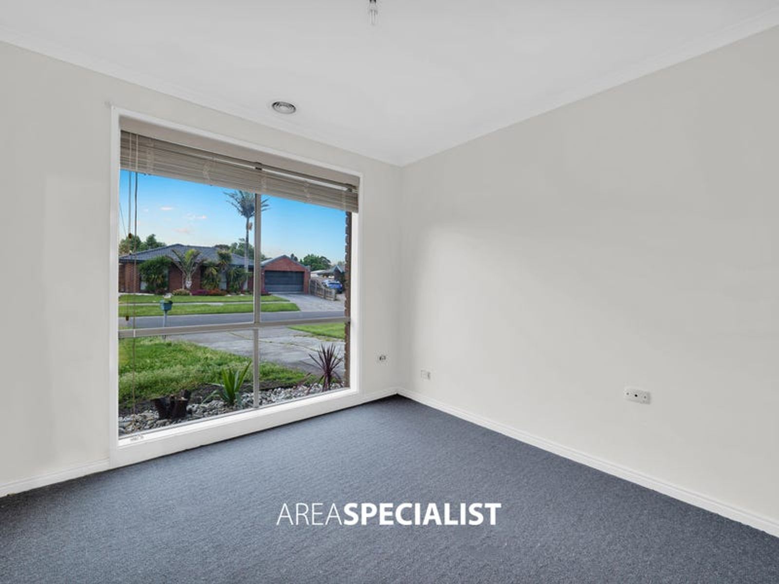 22 Caroline Crescent, Cranbourne West, VIC 3977, Cranbourne West - Thumbnail 3