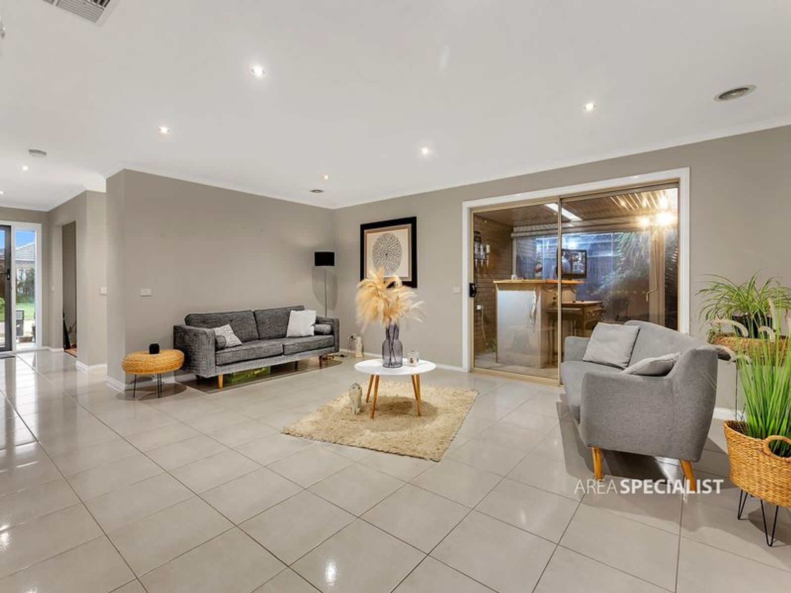 33 Flametree Circuit, Cranbourne, VIC 3977, Cranbourne - Thumbnail 2