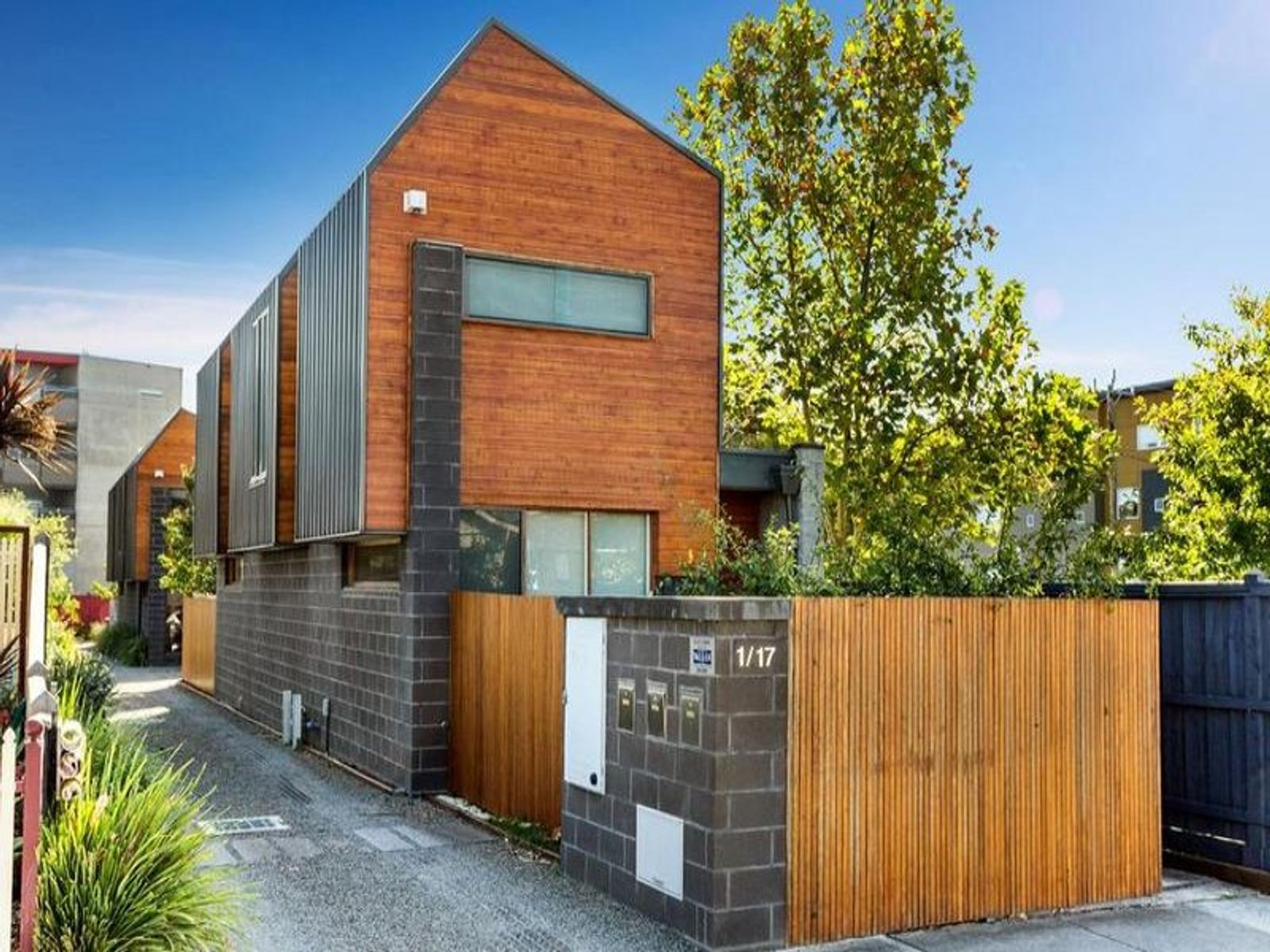 2/17 Winifred Street, Essendon North - Thumbnail 2