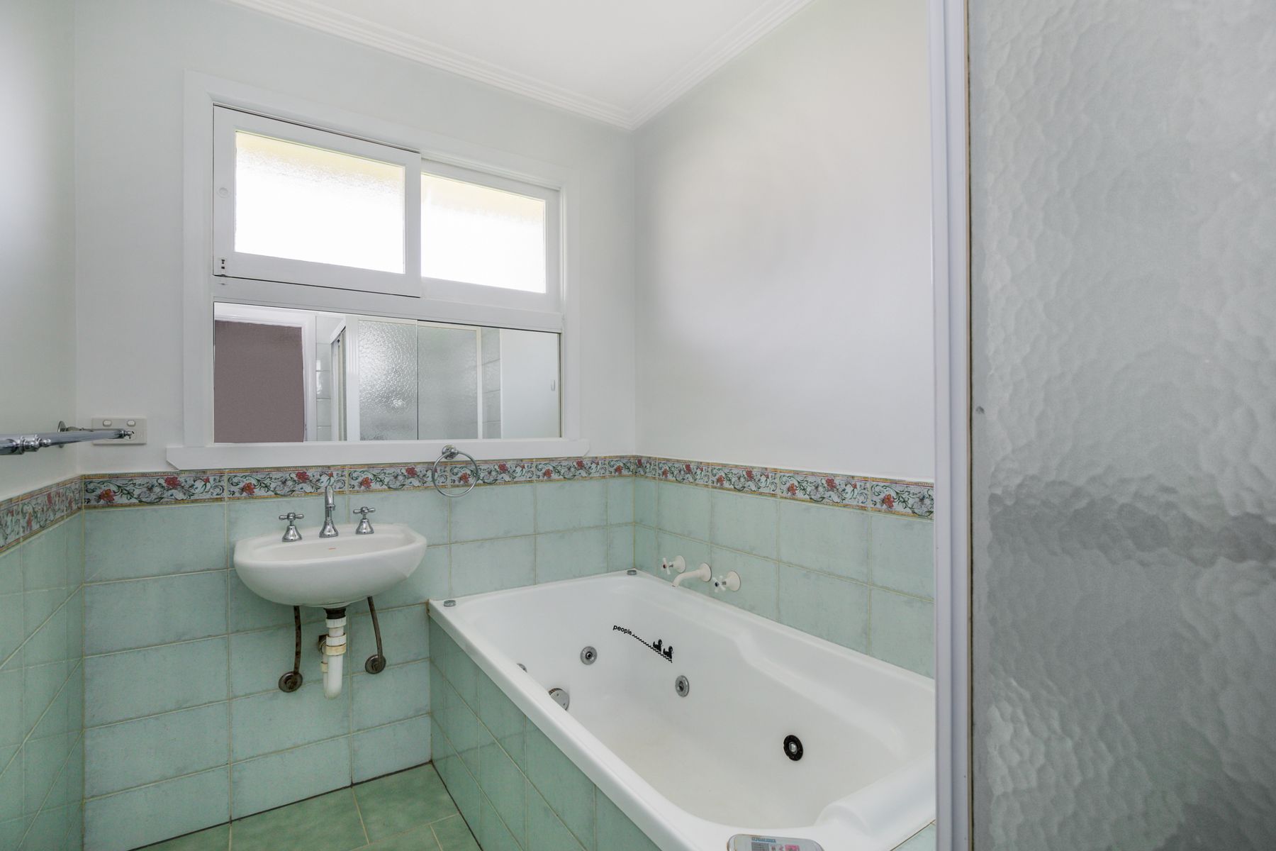 1 Fifth Avenue, White Hills VIC 3550, White Hills - Thumbnail 5