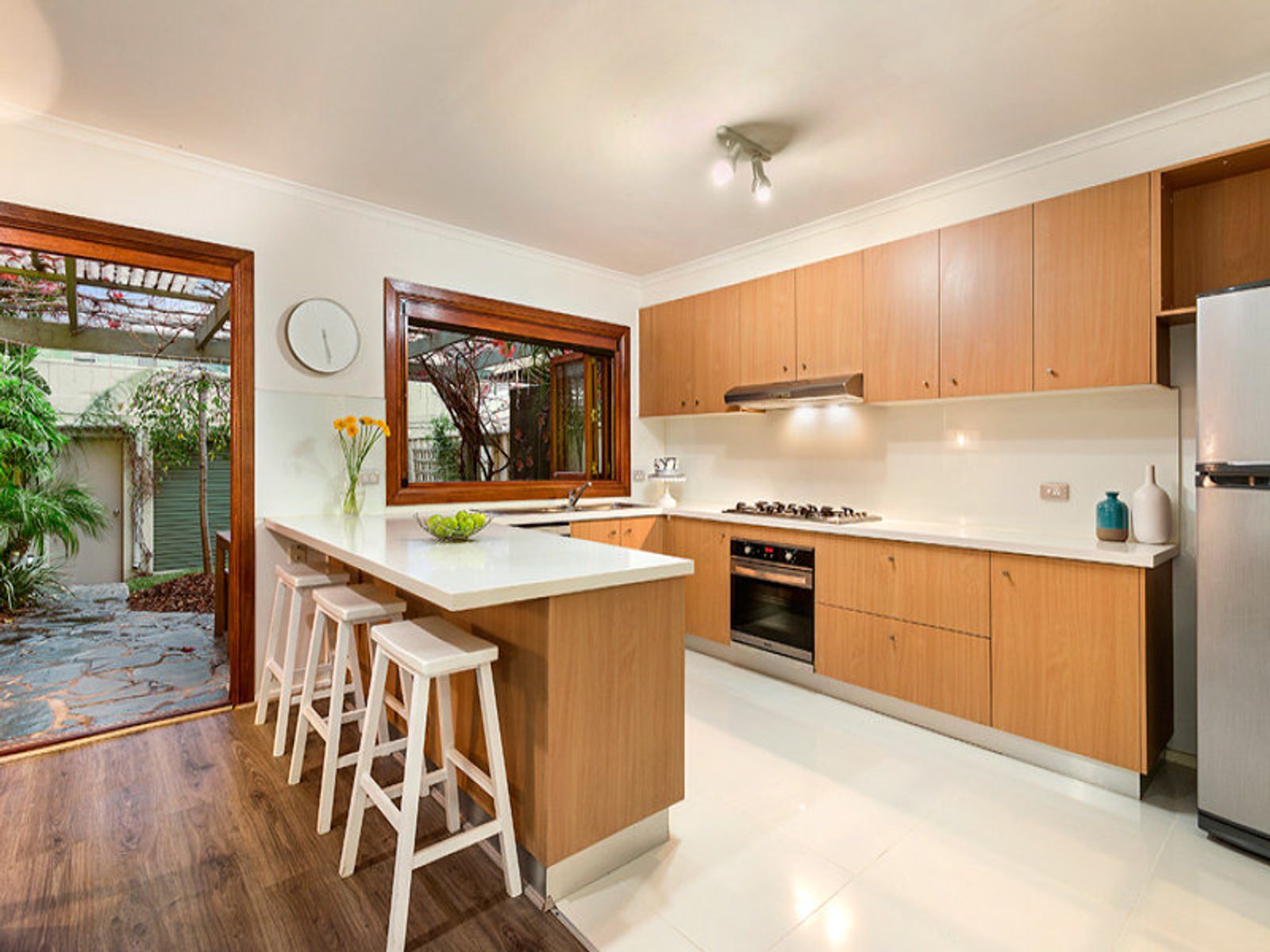 89 The Crescent, Kensington - Thumbnail 2